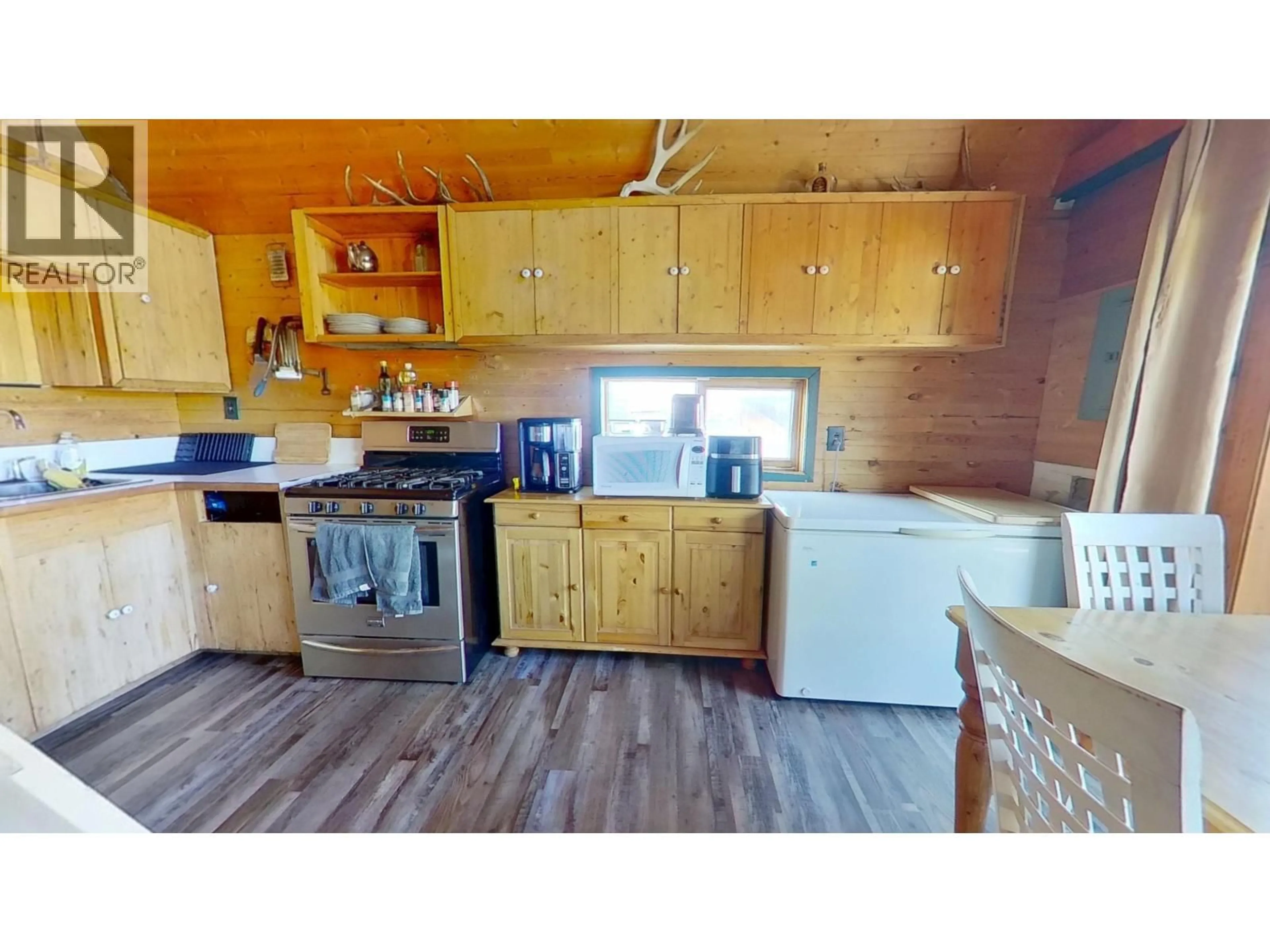 Standard kitchen, wood/laminate floor for 2012 TAYLOR FRONTAGE ROAD, Taylor British Columbia V0C2K0