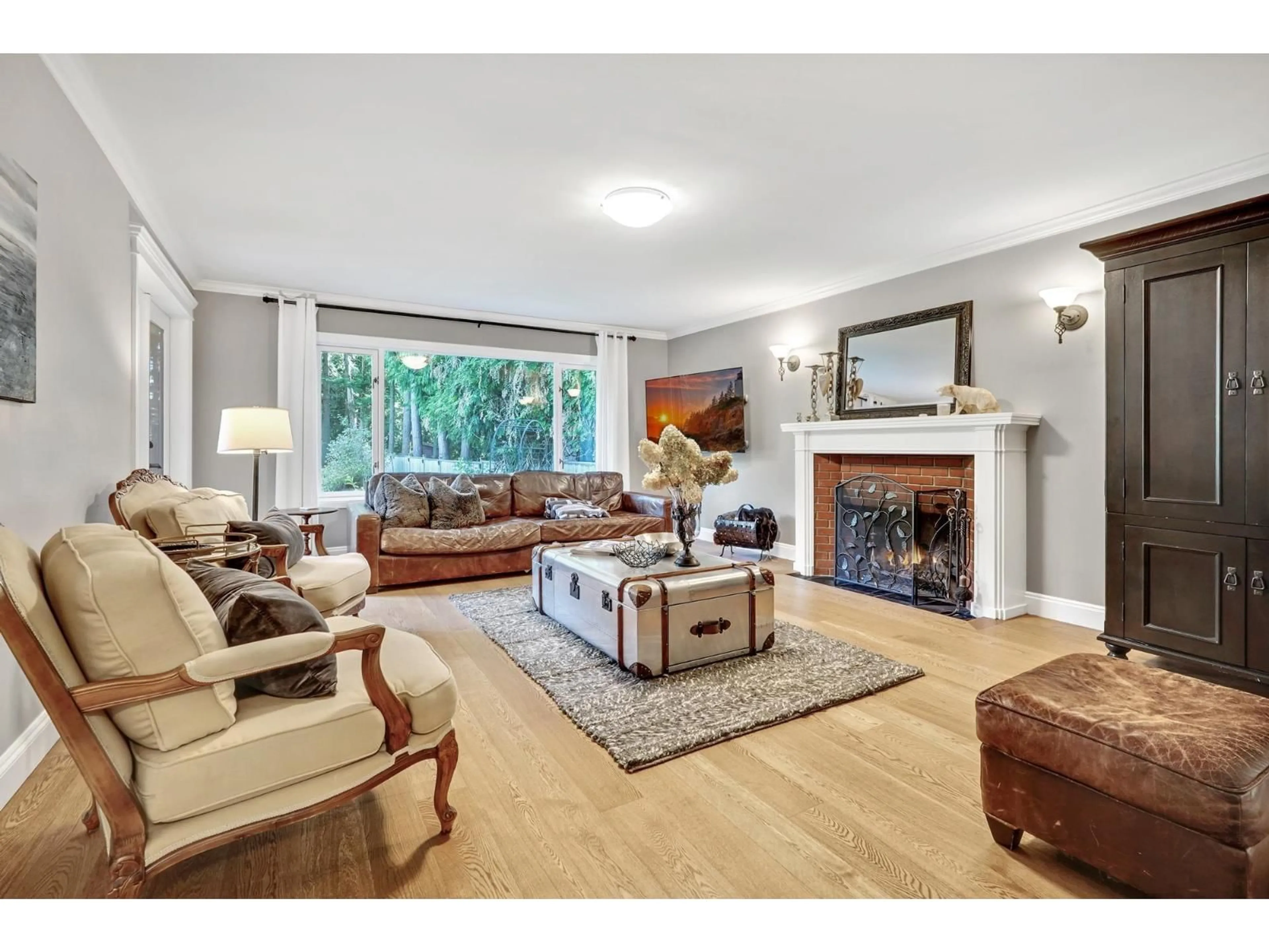Living room with furniture, unknown for 12688 23, Surrey British Columbia V4A2C7