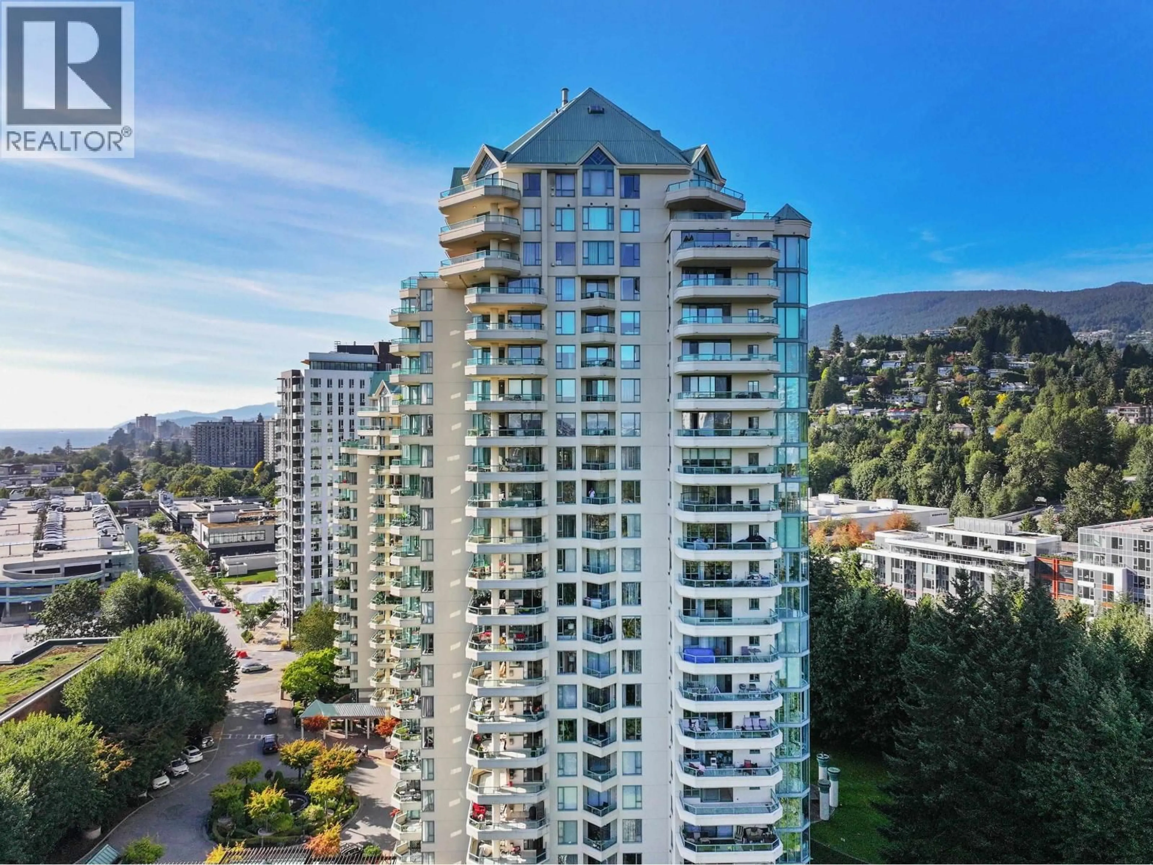 A pic from outside/outdoor area/front of a property/back of a property/a pic from drone, city buildings view from balcony for 7A - 338 TAYLOR WAY, West Vancouver British Columbia V7T2Y1