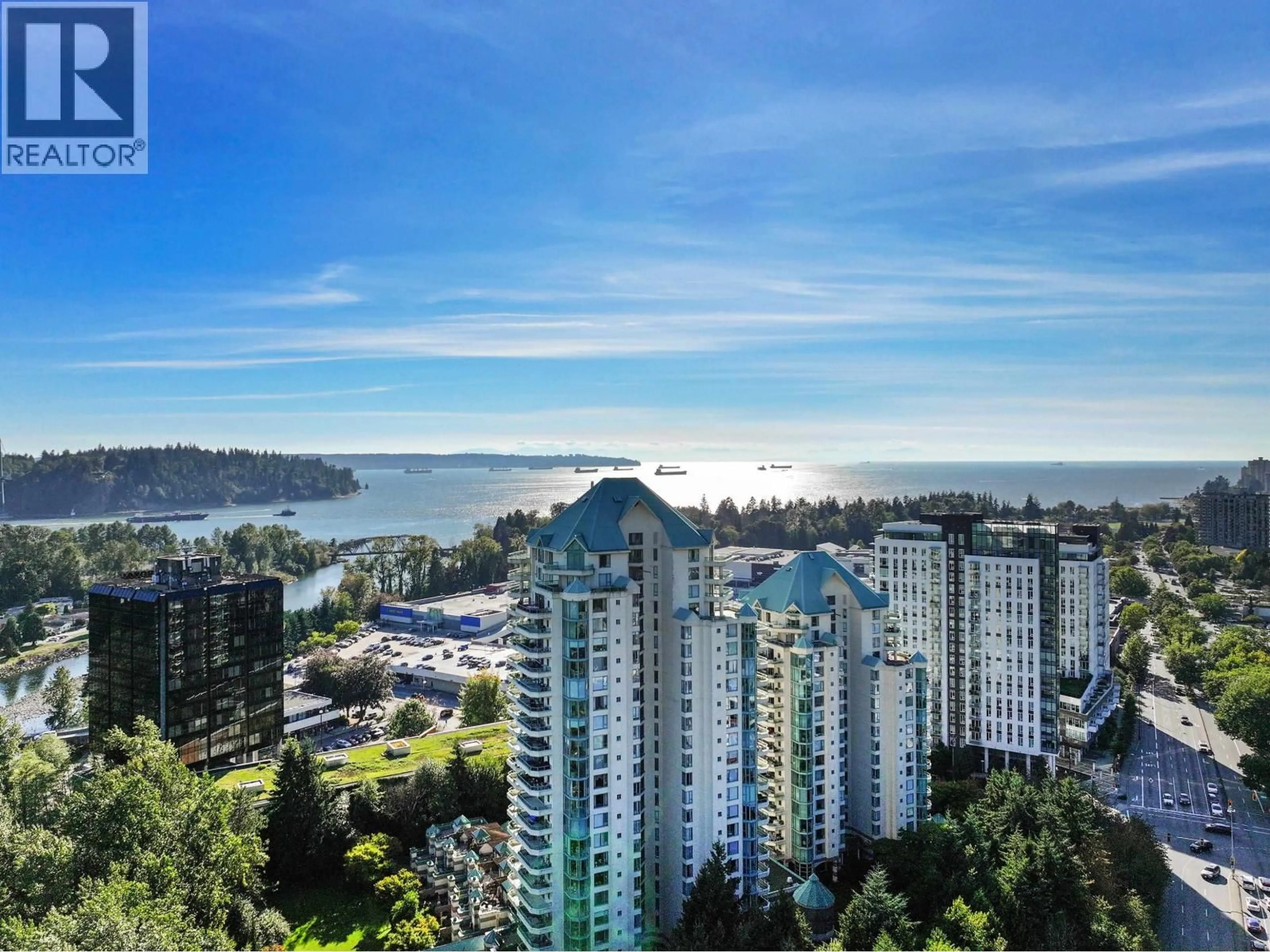 A pic from outside/outdoor area/front of a property/back of a property/a pic from drone, water/lake/river/ocean view for 7A - 338 TAYLOR WAY, West Vancouver British Columbia V7T2Y1