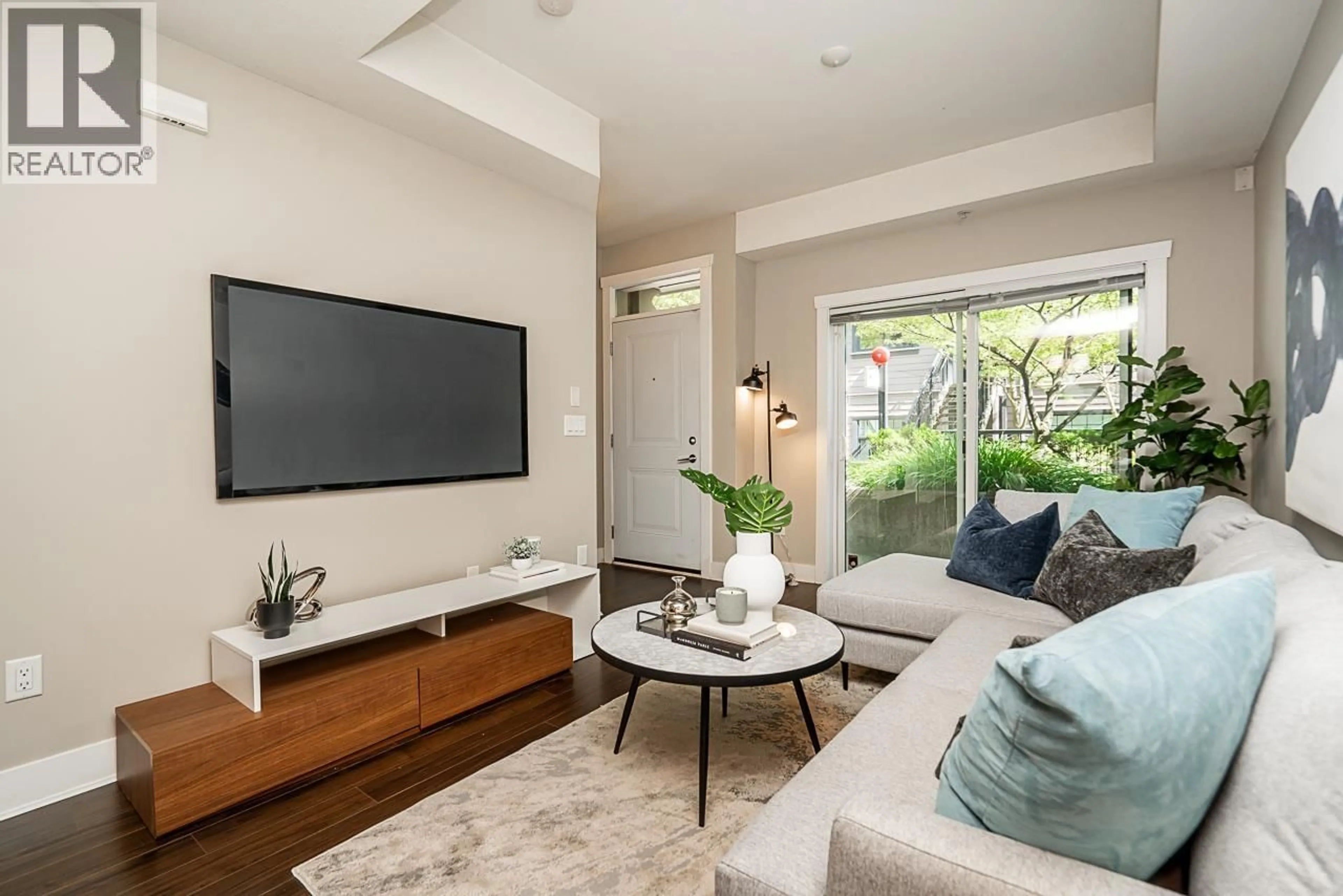 Living room with furniture, unknown for 109 - 828 ROYAL AVENUE, New Westminster British Columbia V3M1J9