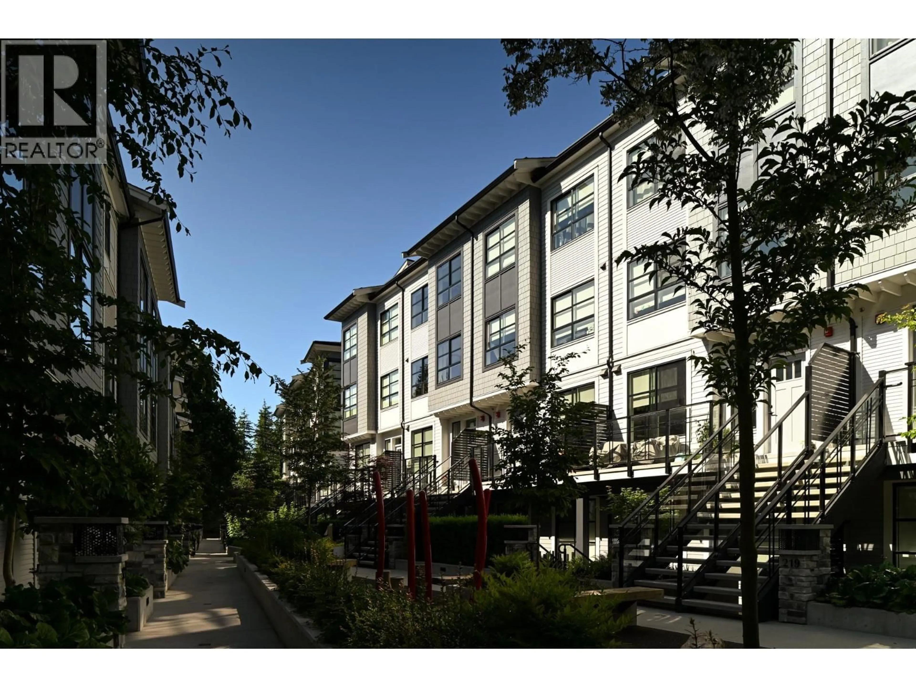 Patio, street for 213 - 2045 HERITAGE PARK LANE, North Vancouver British Columbia V7H0E3