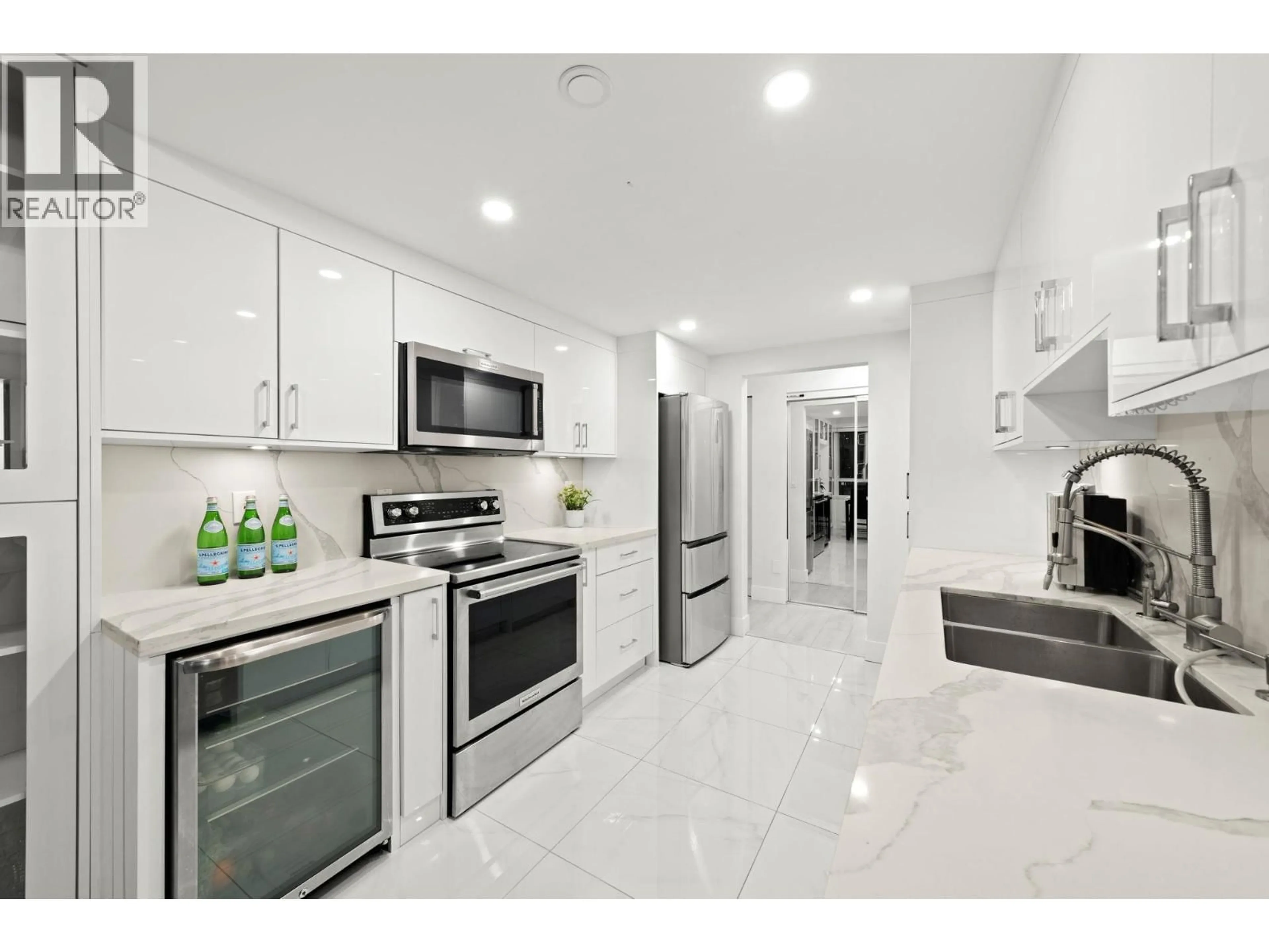 Contemporary kitchen, ceramic/tile floor for 905 - 1185 QUAYSIDE DRIVE, New Westminster British Columbia V3M6T8