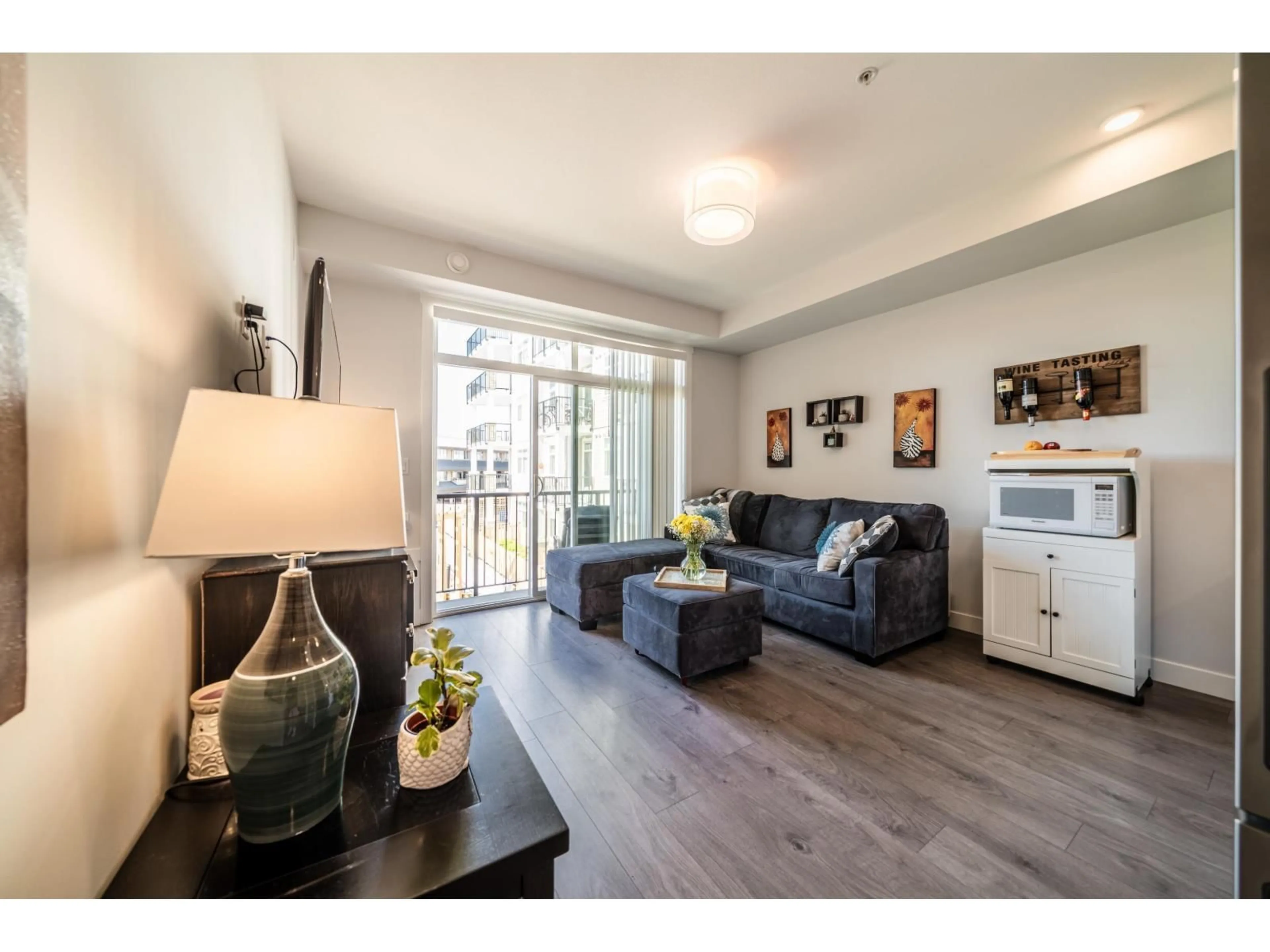 Living room with furniture, wood/laminate floor for 206 - 20686 EASTLEIGH, Langley British Columbia V3A0M4