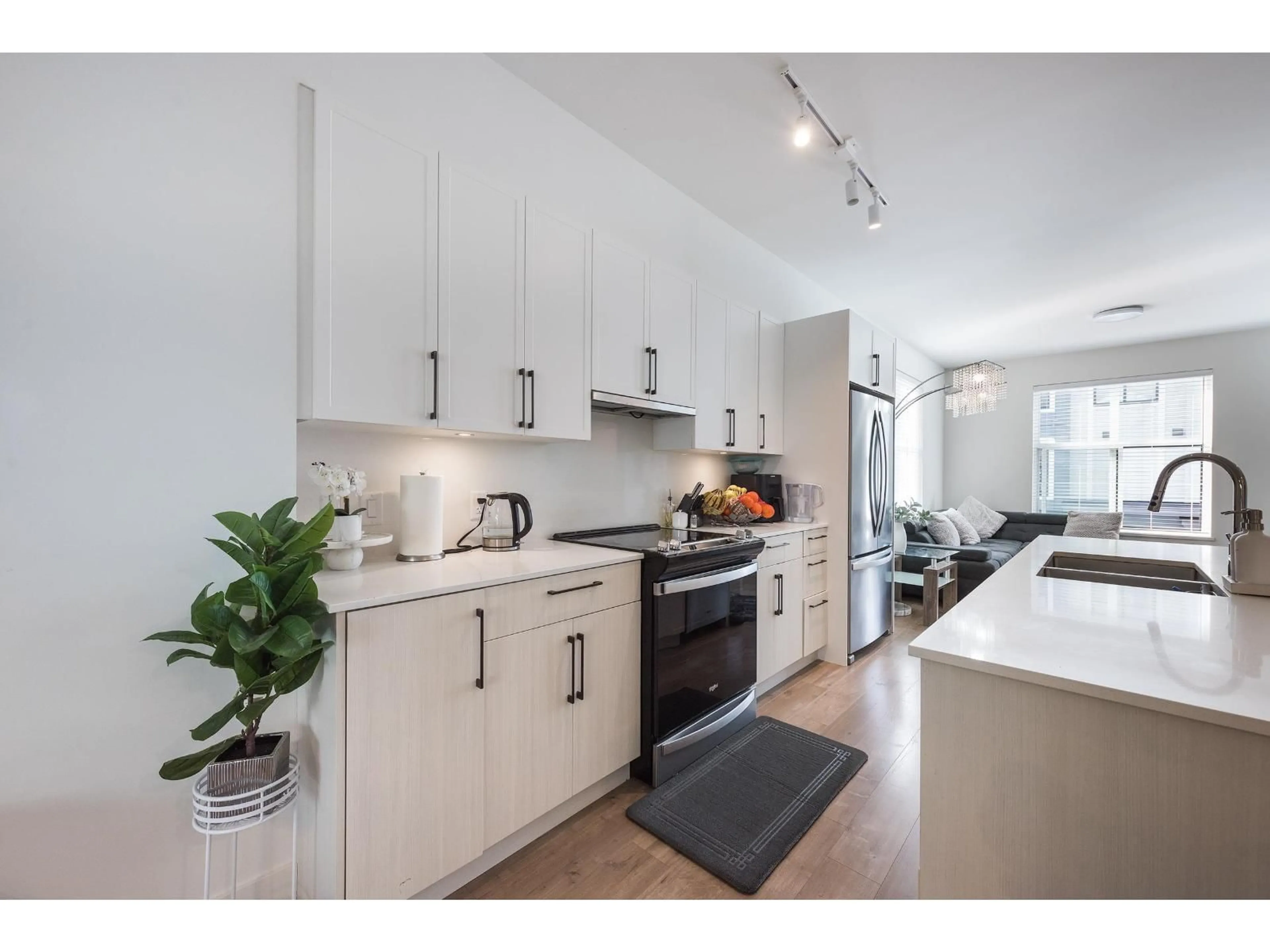 Open concept kitchen, unknown for 406 - 2267 MCKENZIE, Abbotsford British Columbia V2S0M9