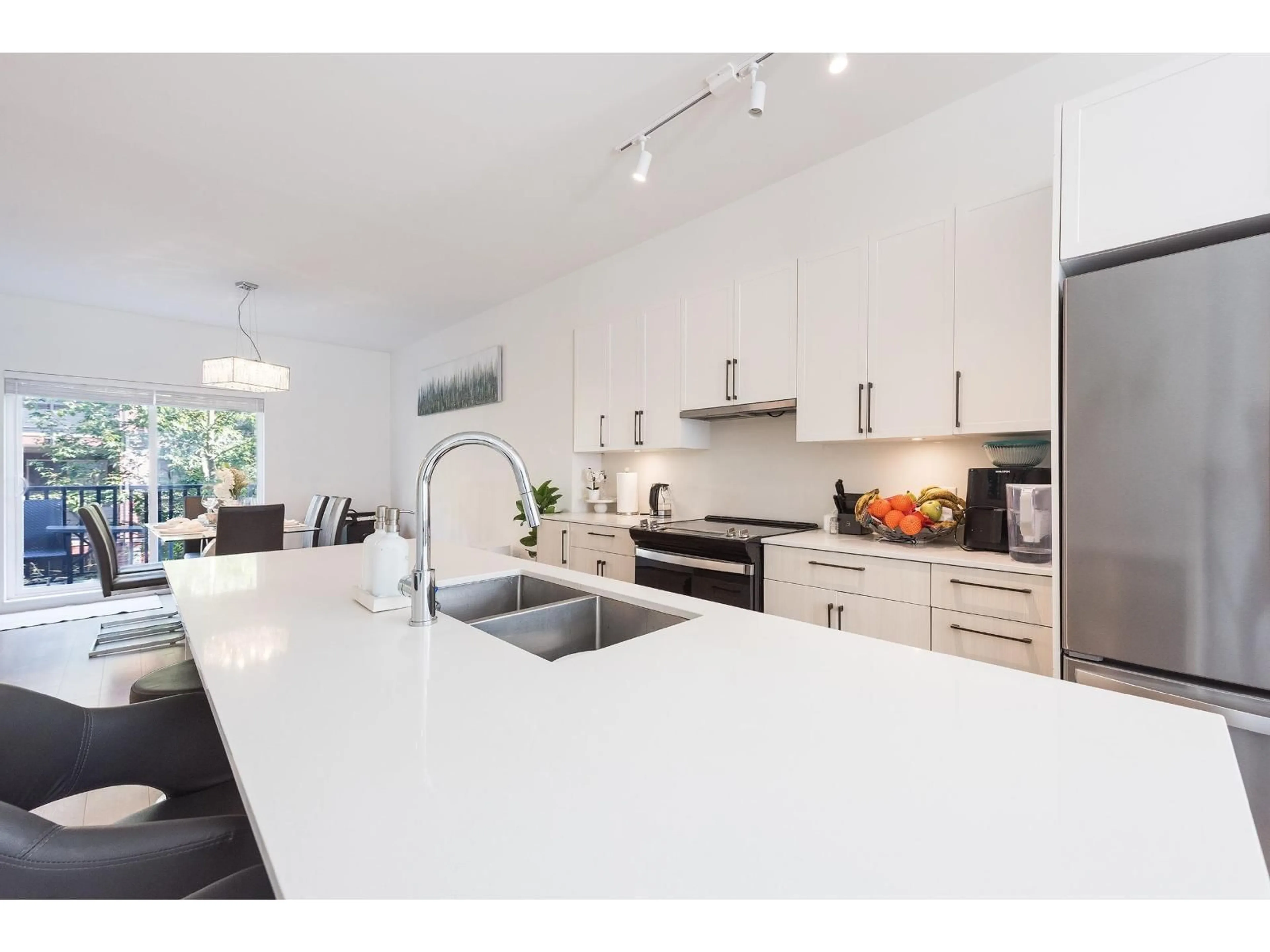 Open concept kitchen, unknown for 406 - 2267 MCKENZIE, Abbotsford British Columbia V2S0M9