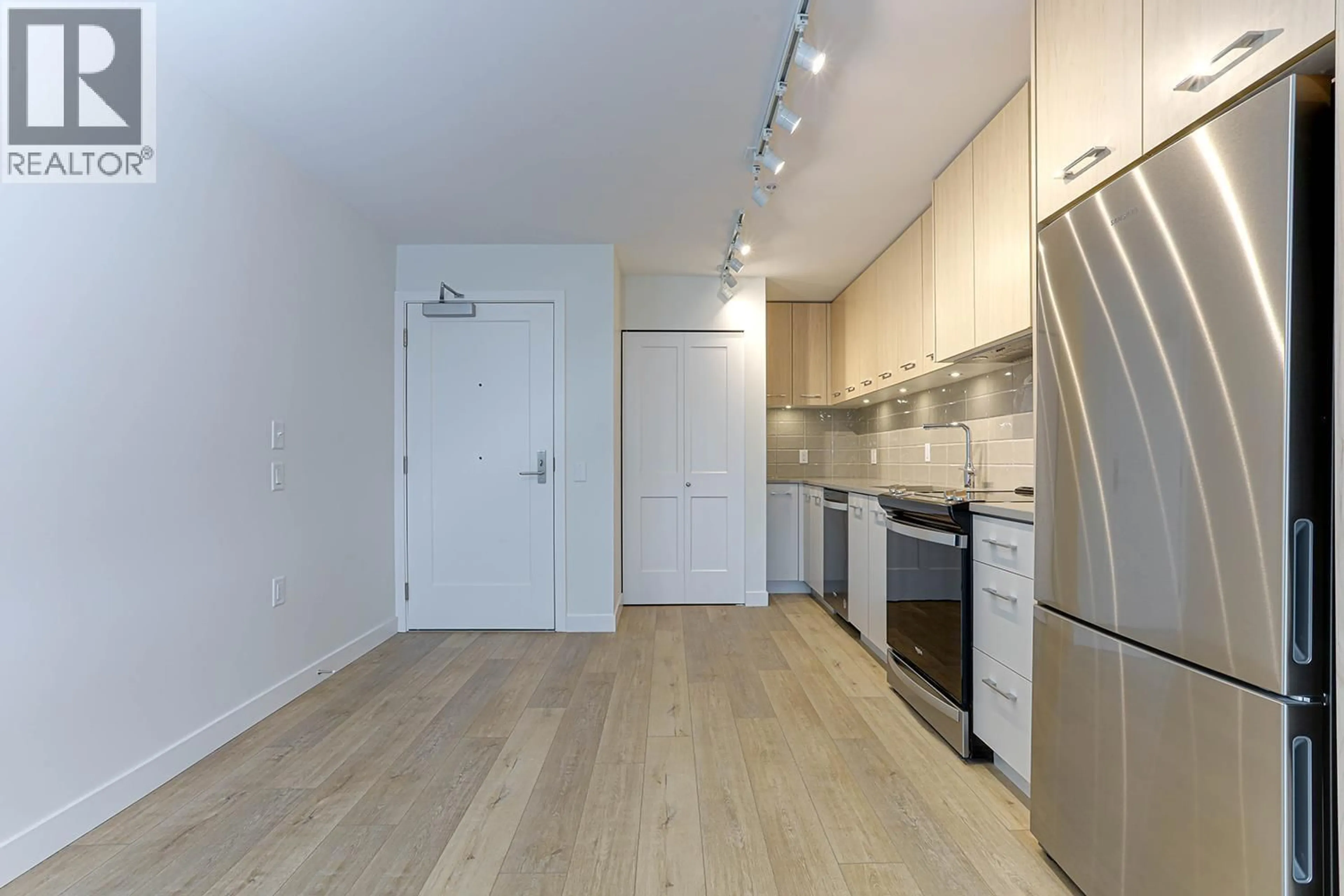 Standard kitchen, wood/laminate floor for 111 - 4933 CLARENDON STREET, Vancouver British Columbia V5R3J3