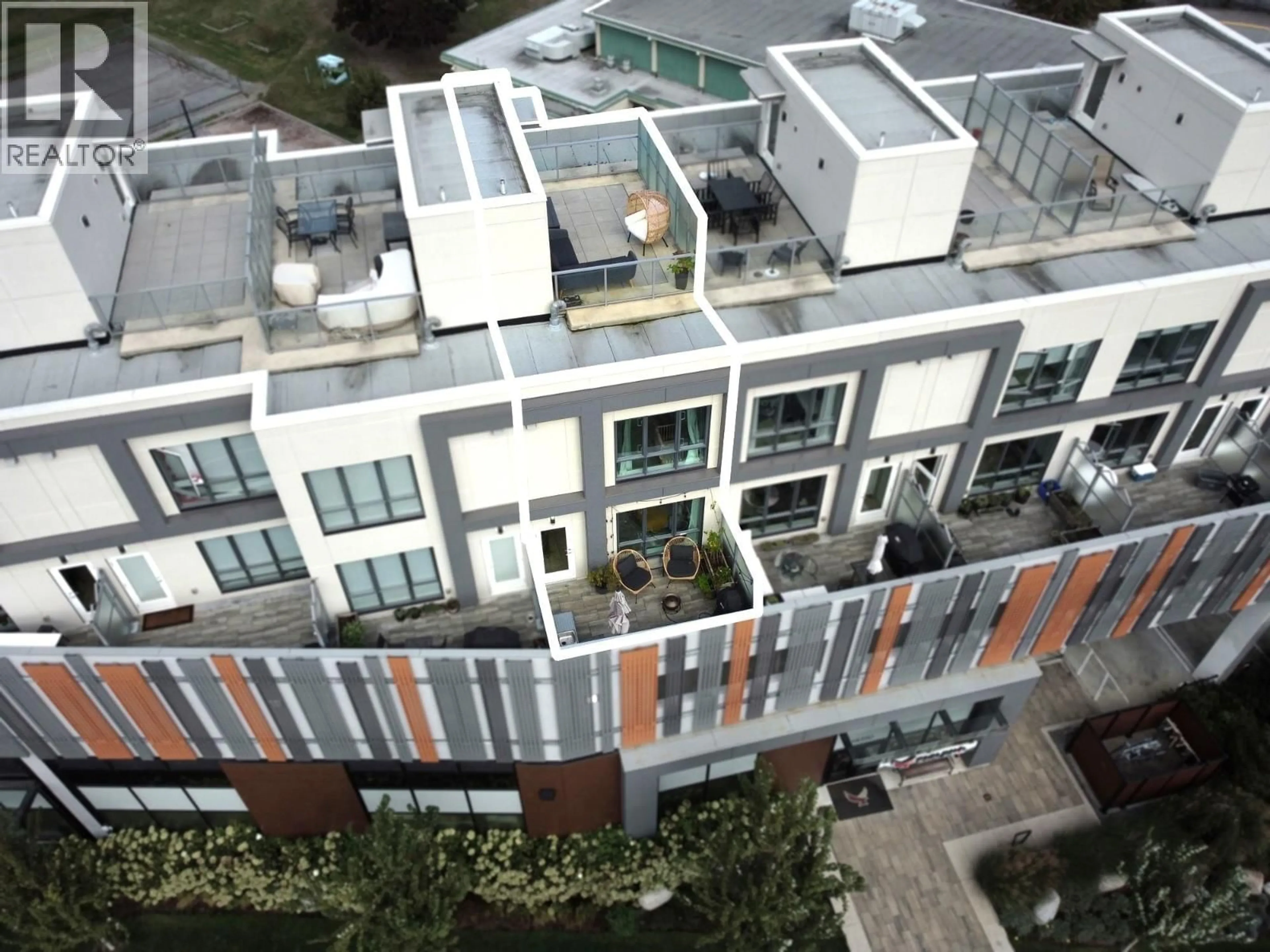 A pic from outside/outdoor area/front of a property/back of a property/a pic from drone, city buildings view from balcony for 448 - 38362 BUCKLEY AVENUE, Squamish British Columbia V8B0J8