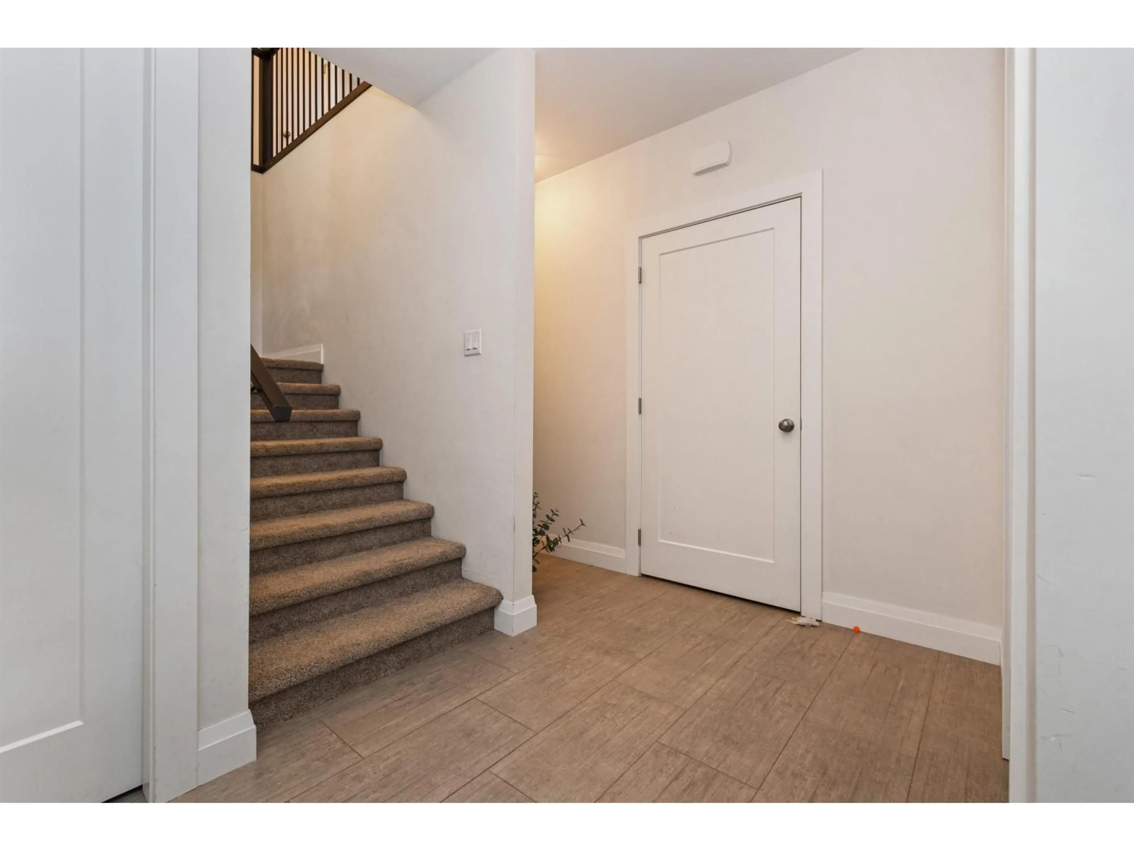 Indoor entryway for 47190 SYLVAN DRIVE, Chilliwack British Columbia V2R0R8