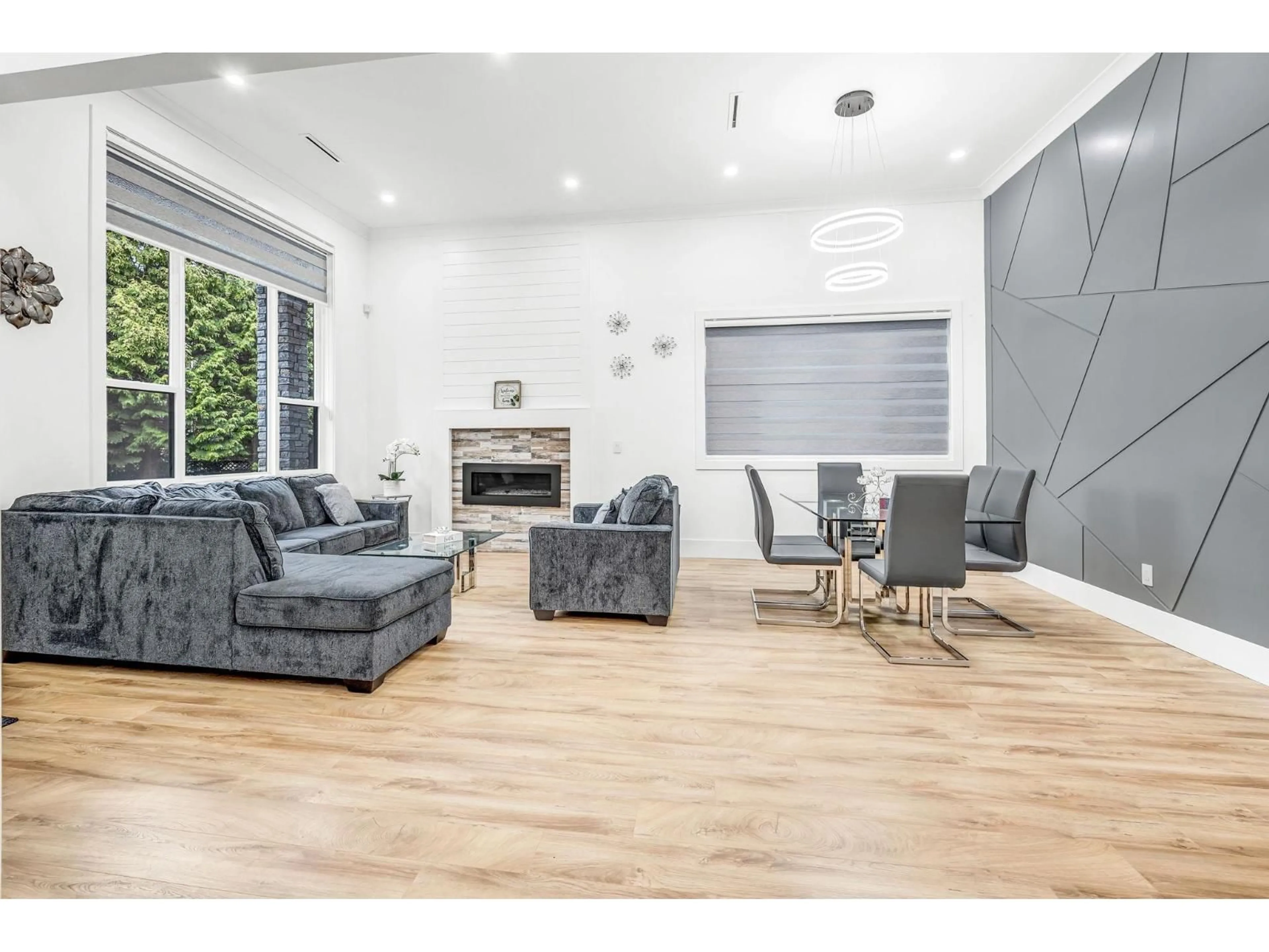 Living room with furniture, wood/laminate floor for 8958 139A, Surrey British Columbia V3V7G5