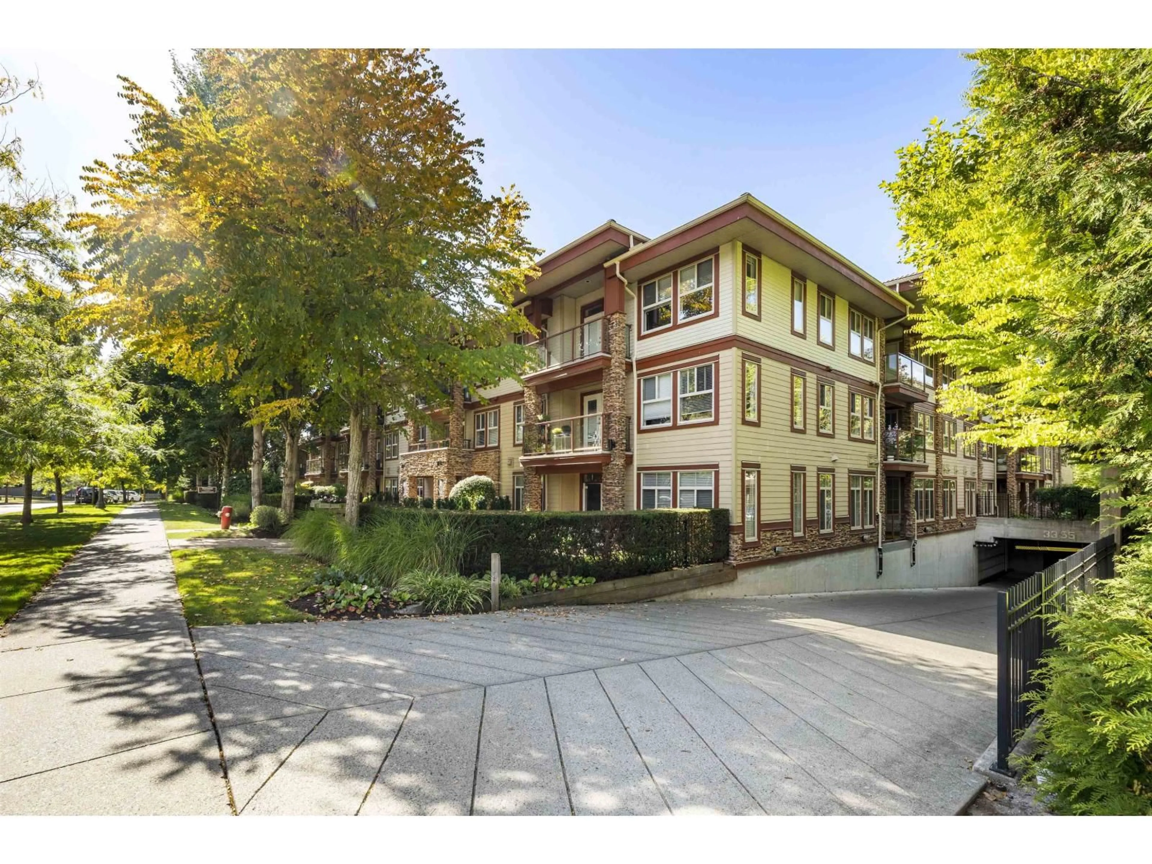 Patio, street for 111 - 3355 ROSEMARY HEIGHTS, Surrey British Columbia V3Z2H5