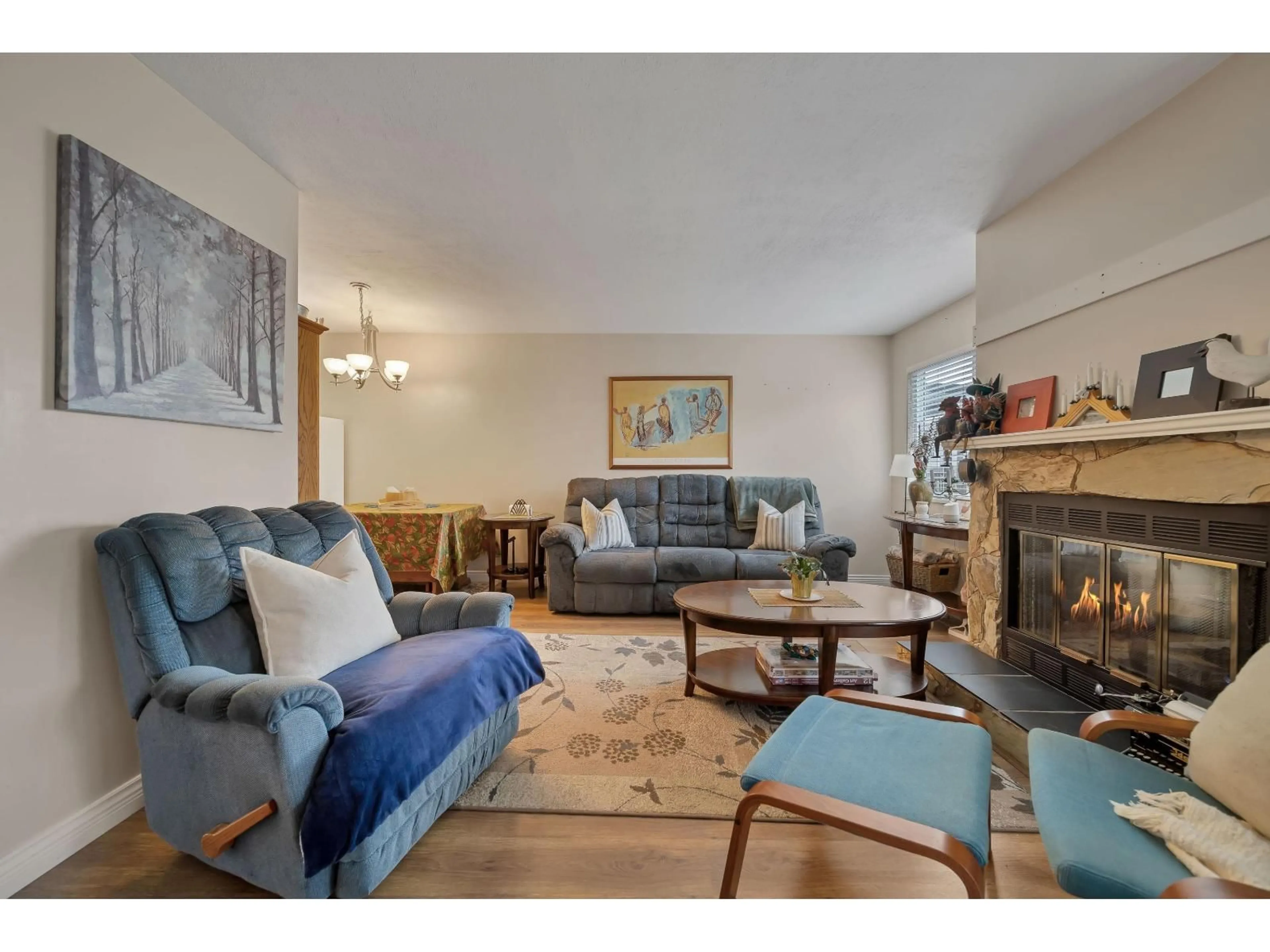 Living room with furniture, unknown for 84 - 27272 32, Langley British Columbia V4W3T9