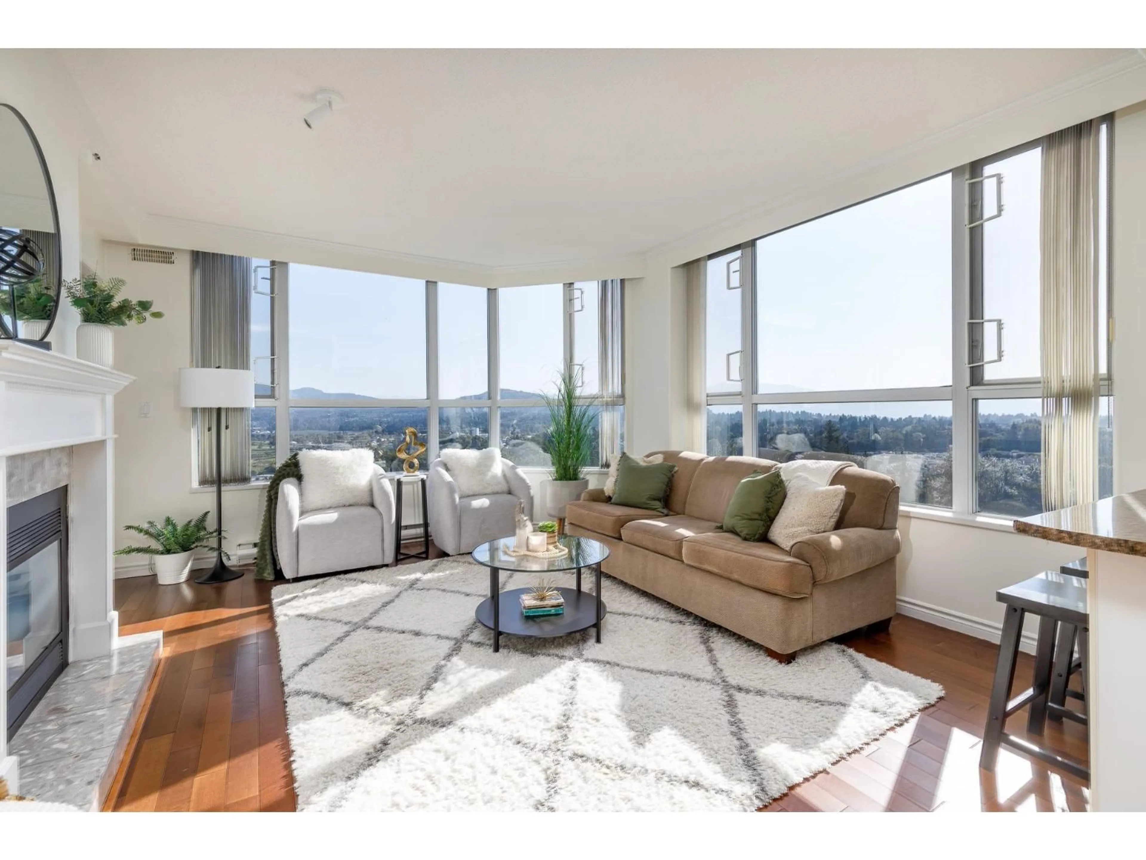 Living room with furniture, unknown for 1501 - 3190 GLADWIN, Abbotsford British Columbia V2T5T2