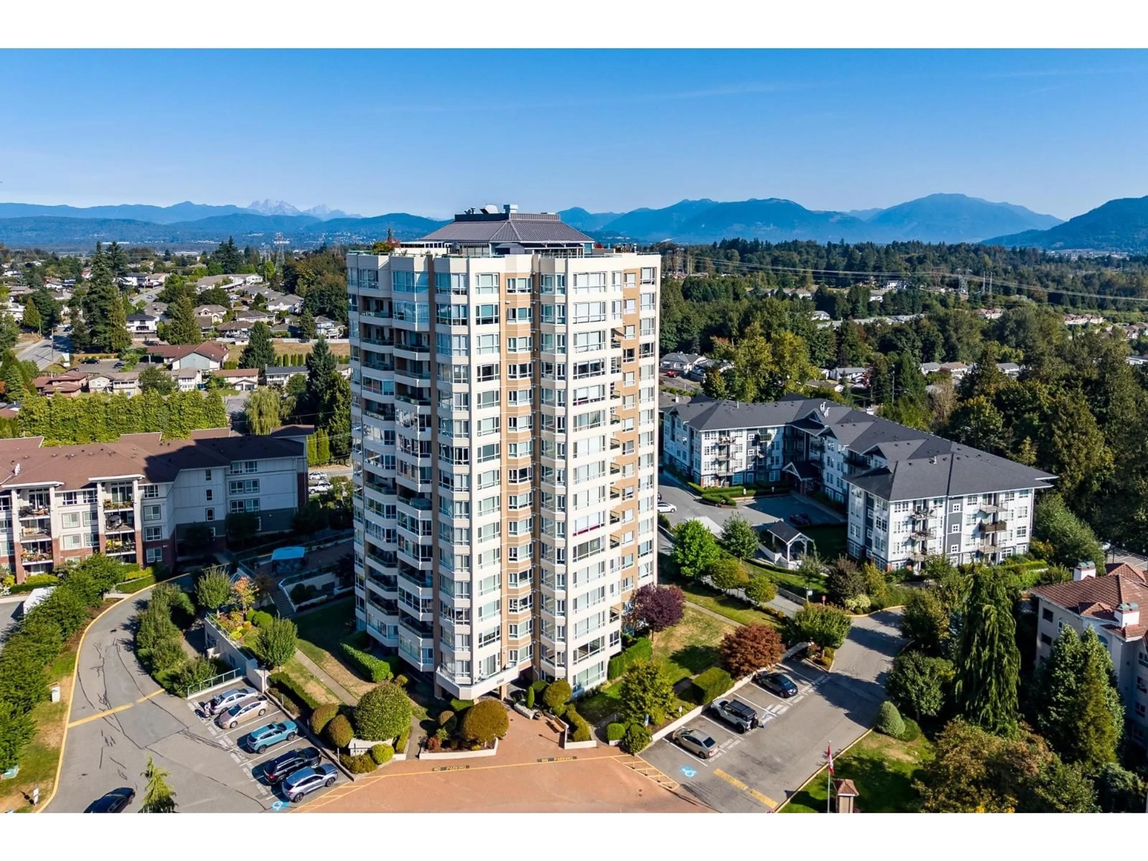 A pic from outside/outdoor area/front of a property/back of a property/a pic from drone, unknown for 1501 - 3190 GLADWIN, Abbotsford British Columbia V2T5T2
