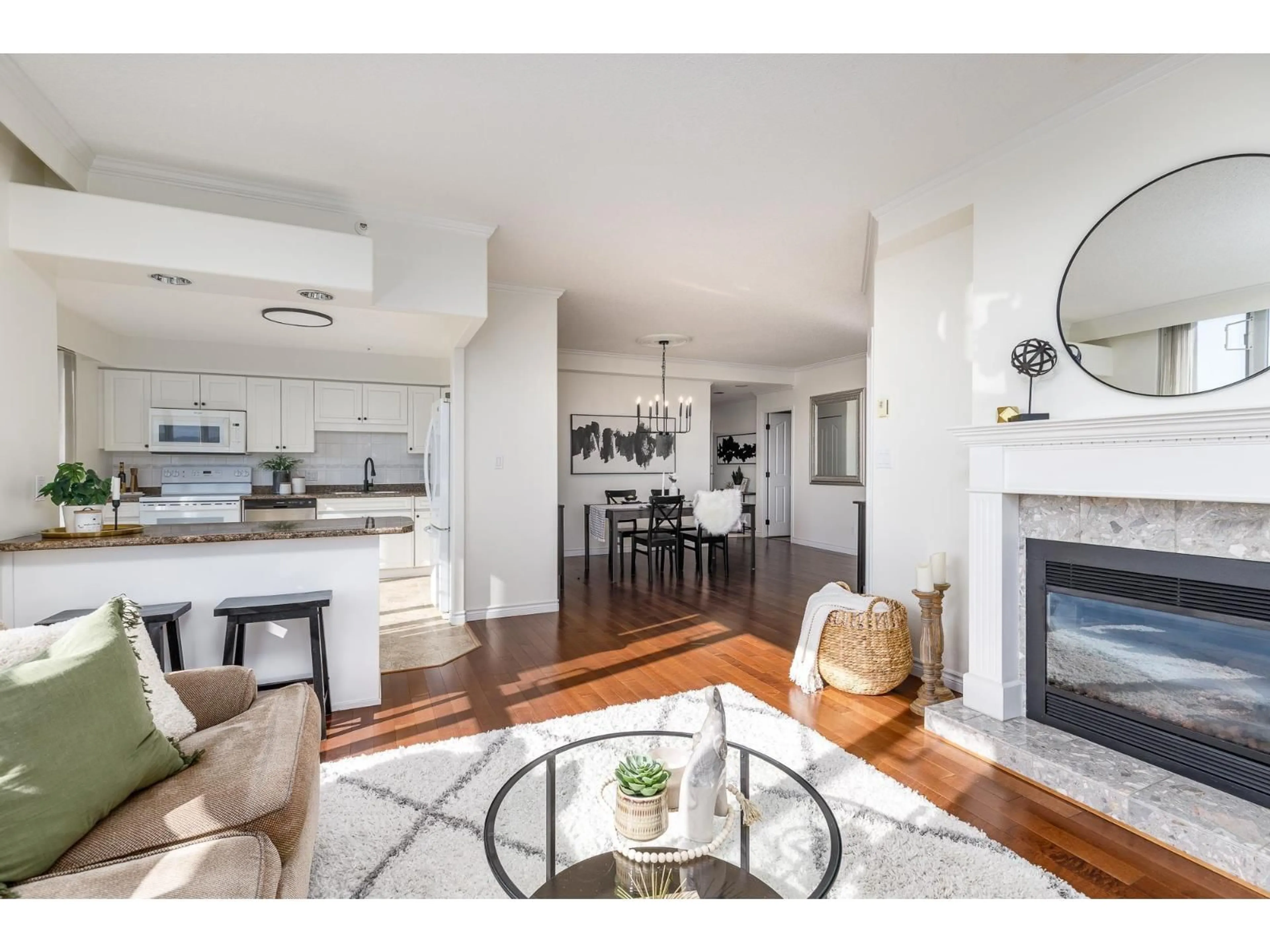 Open concept kitchen, unknown for 1501 - 3190 GLADWIN, Abbotsford British Columbia V2T5T2
