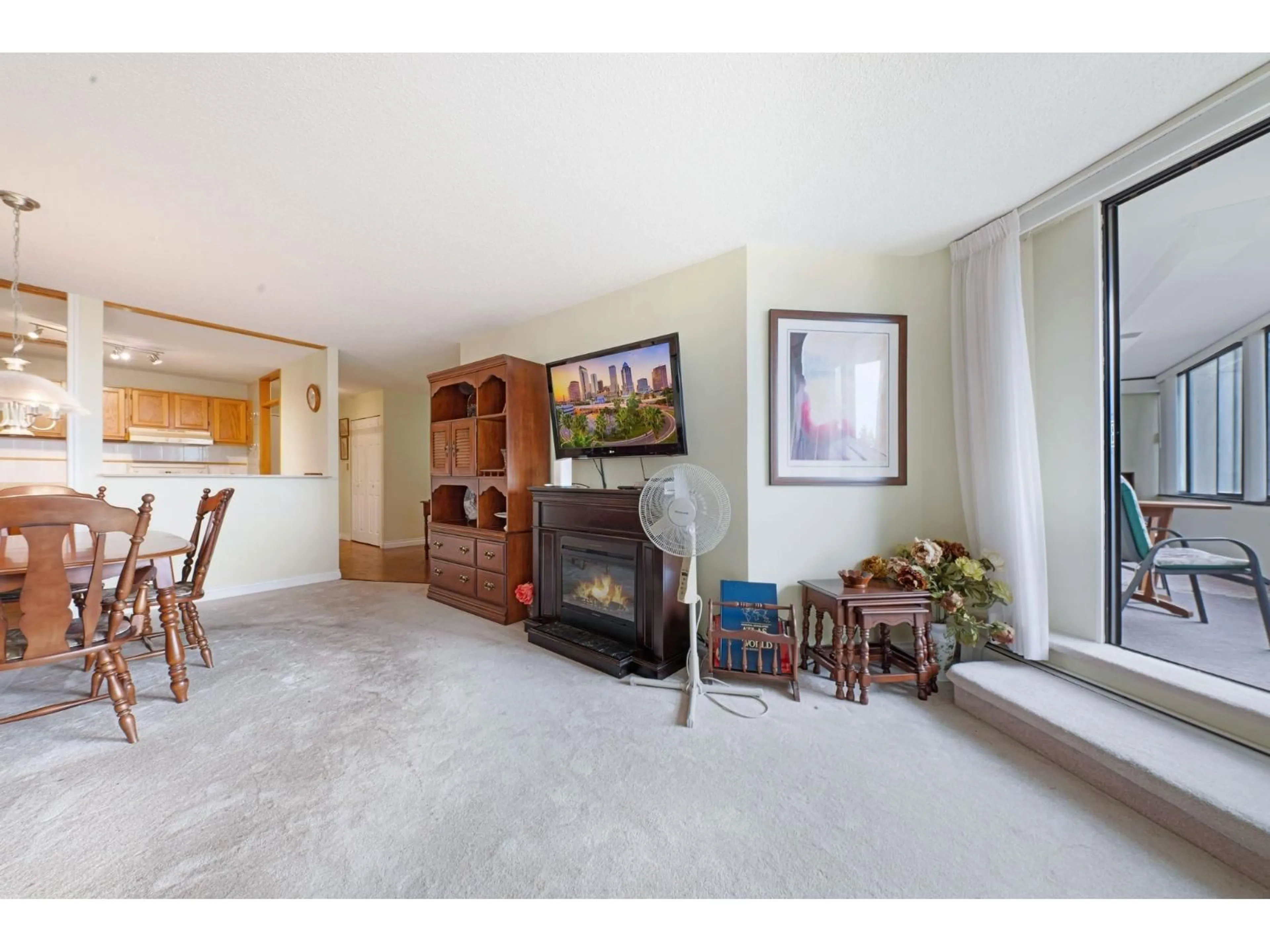 Living room with furniture, unknown for 407 - 1442 FOSTER, White Rock British Columbia V4B3X7