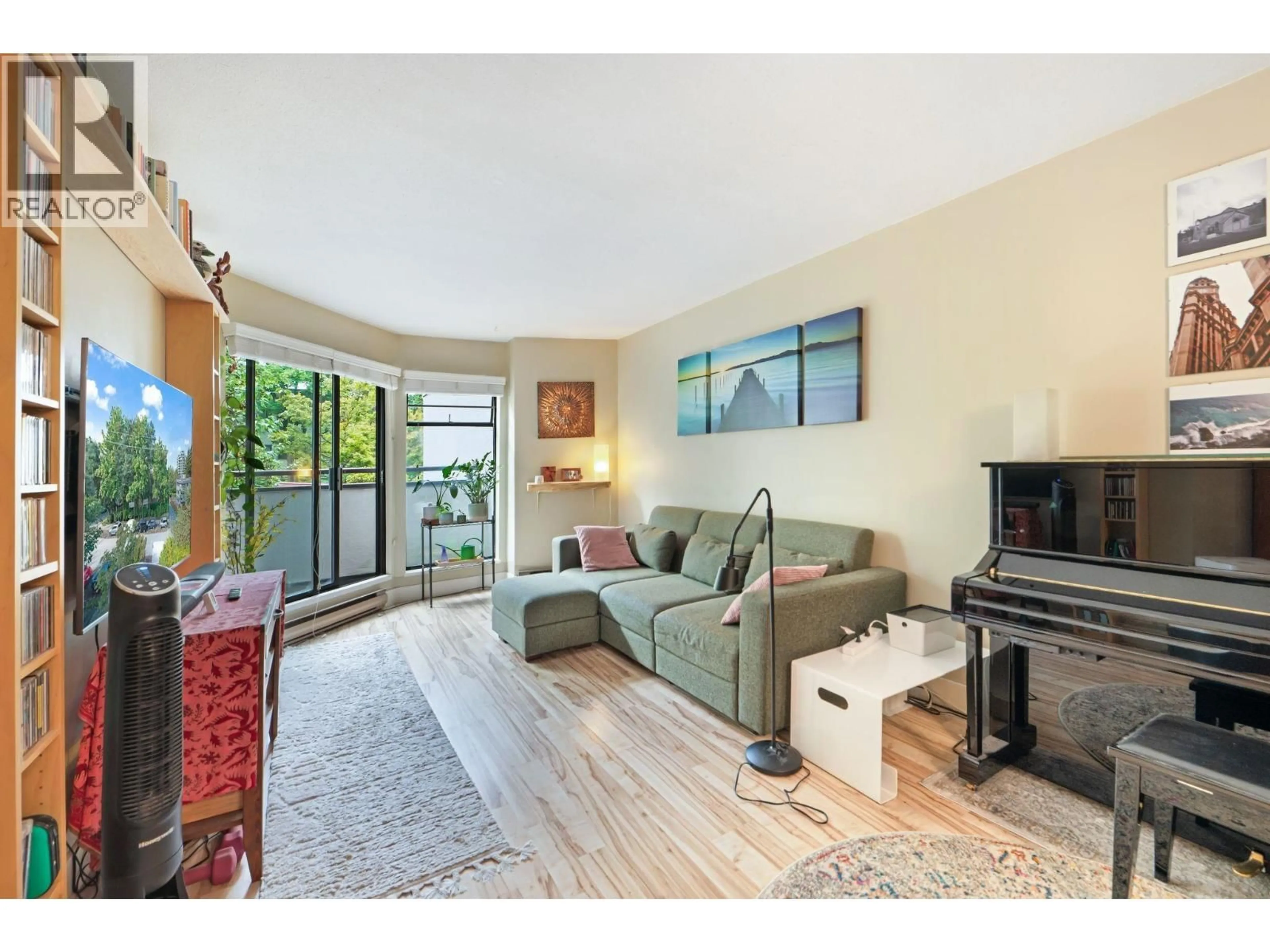 Living room with furniture, unknown for 210 - 2222 PRINCE EDWARD STREET, Vancouver British Columbia V5T4M6