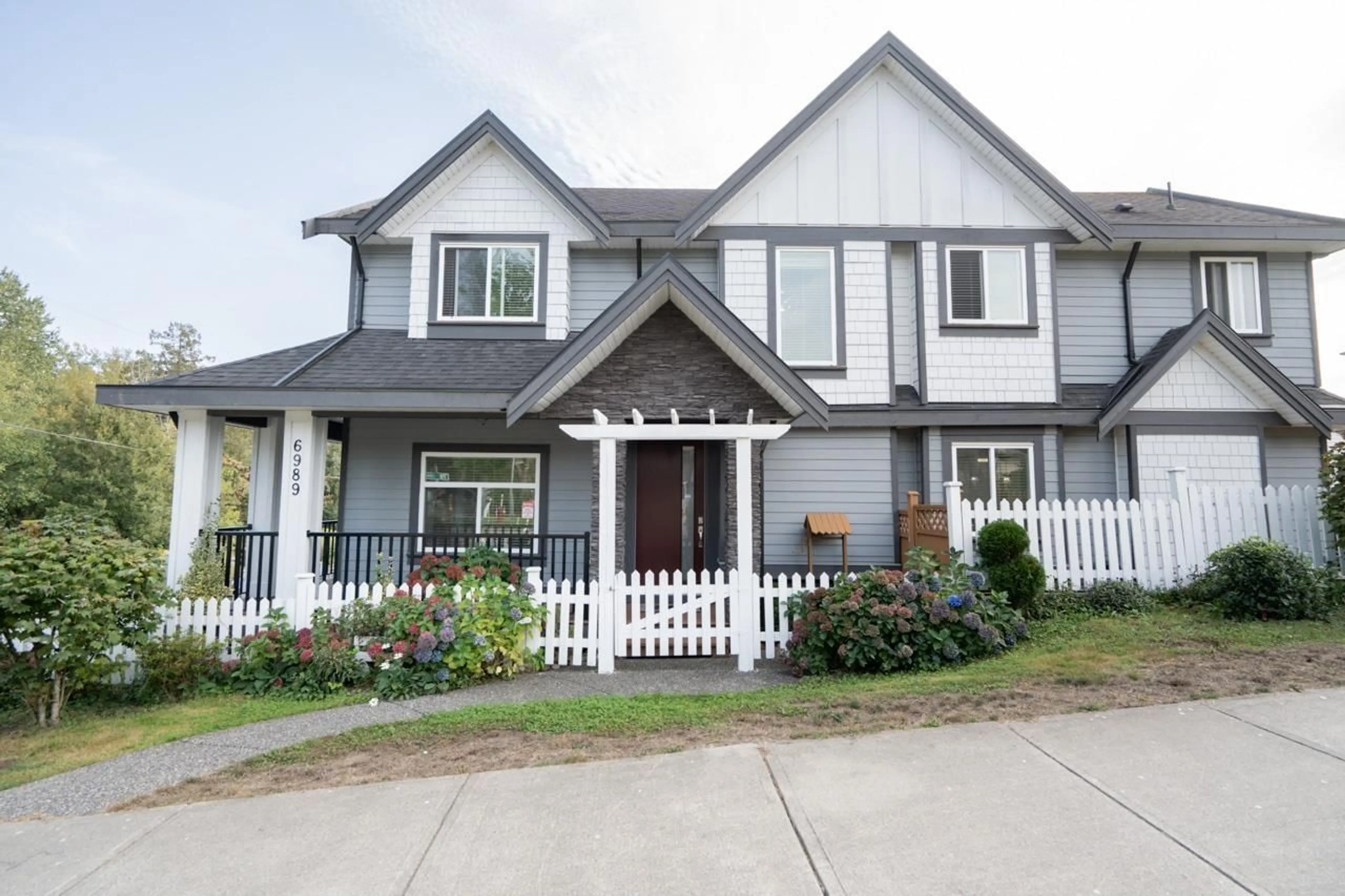 Home with vinyl exterior material, street for 6989 206, Langley British Columbia V2Y0W4