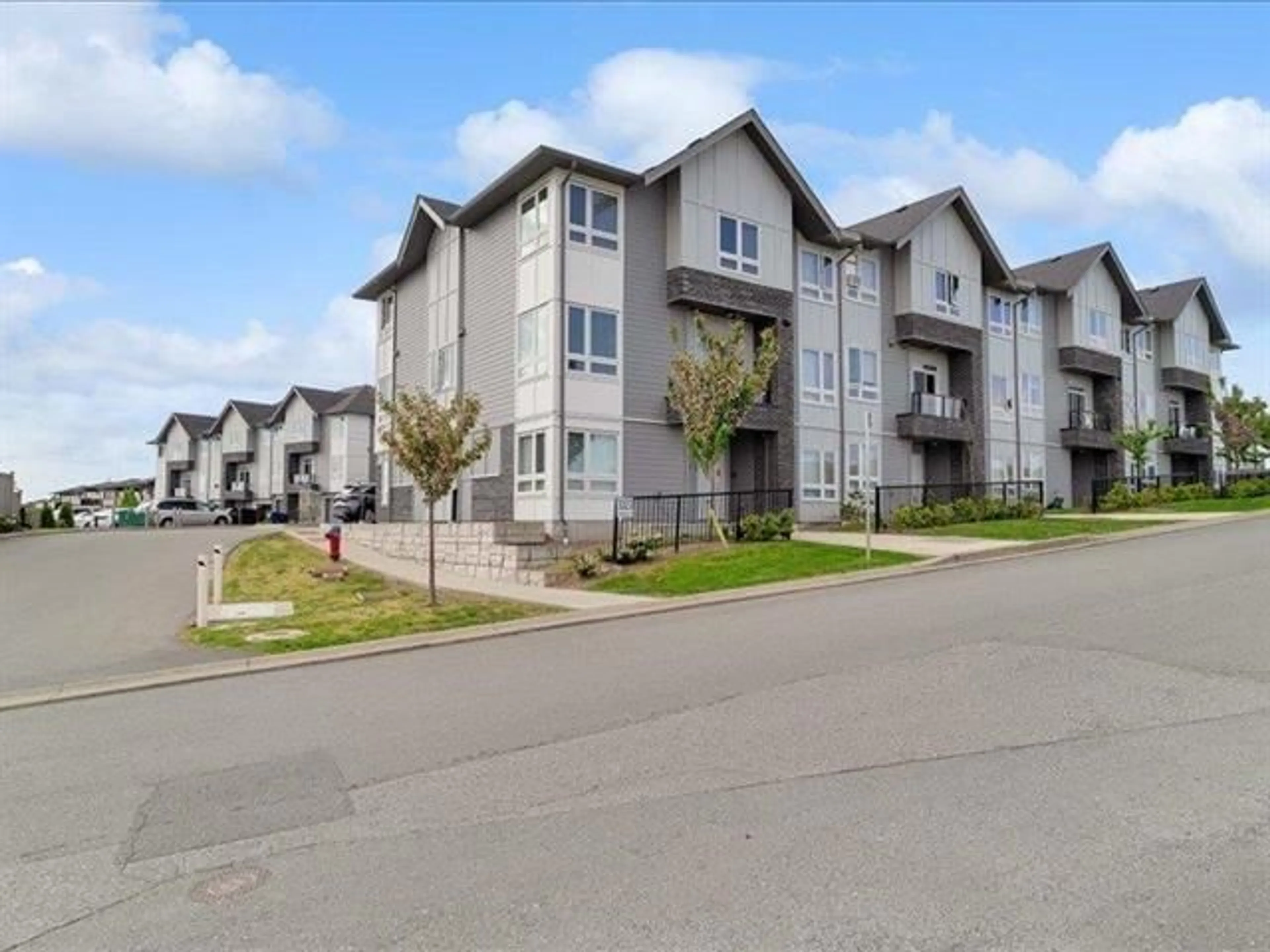 A pic from outside/outdoor area/front of a property/back of a property/a pic from drone, street for 12 - 3323 ROCKHILL, Abbotsford British Columbia V2T0J9