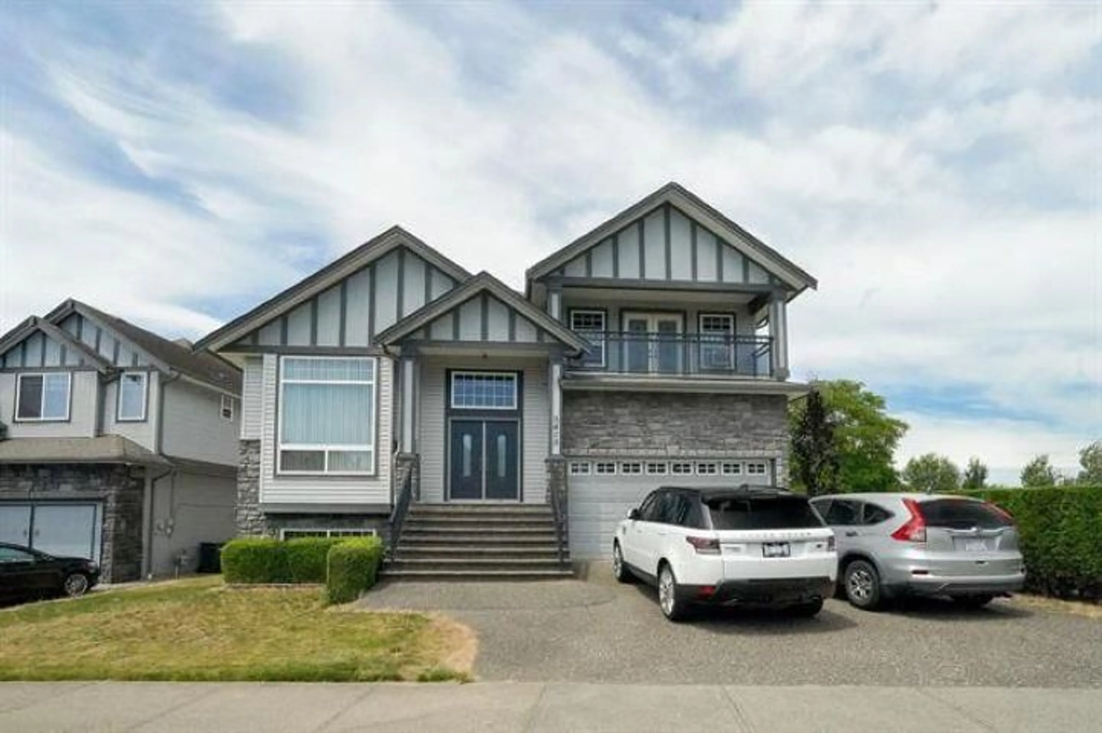Home with vinyl exterior material, street for 3415 NIGHTINGALE, Abbotsford British Columbia V2T5W3