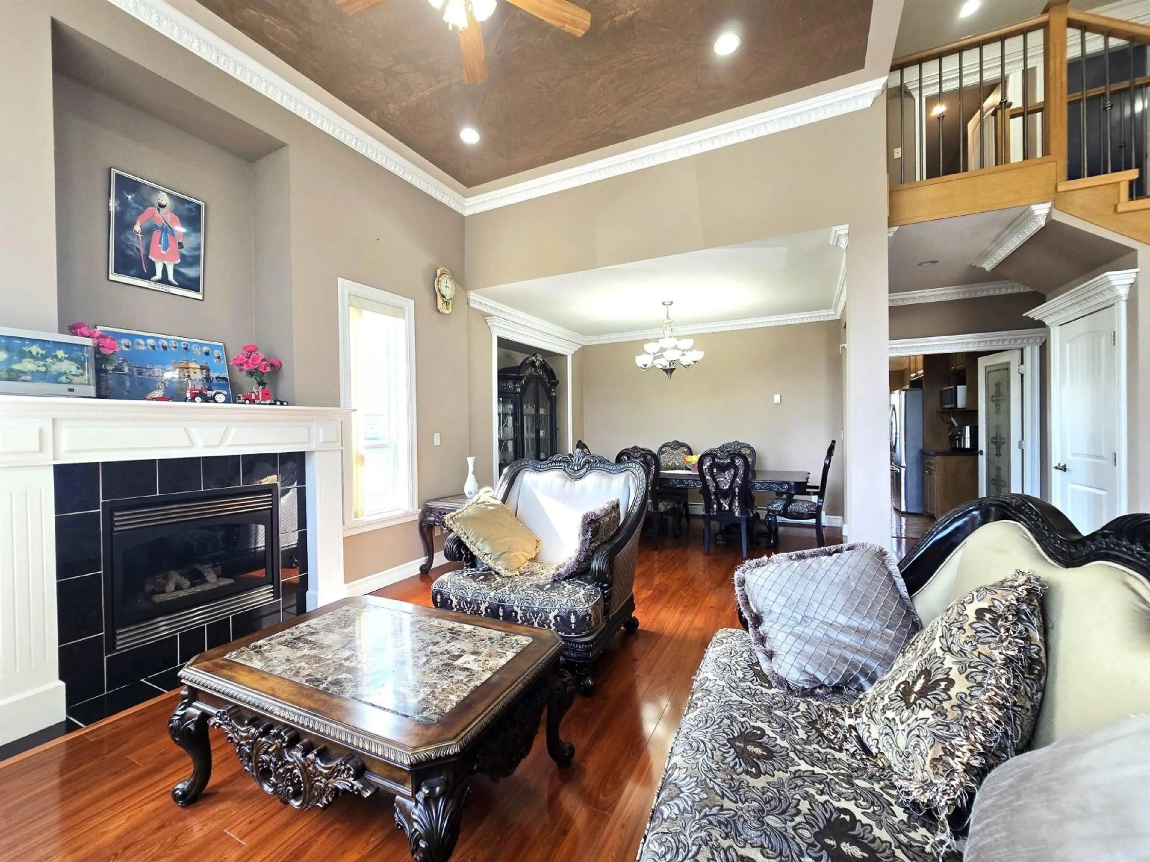 Living room with furniture, unknown for 3415 NIGHTINGALE, Abbotsford British Columbia V2T5W3
