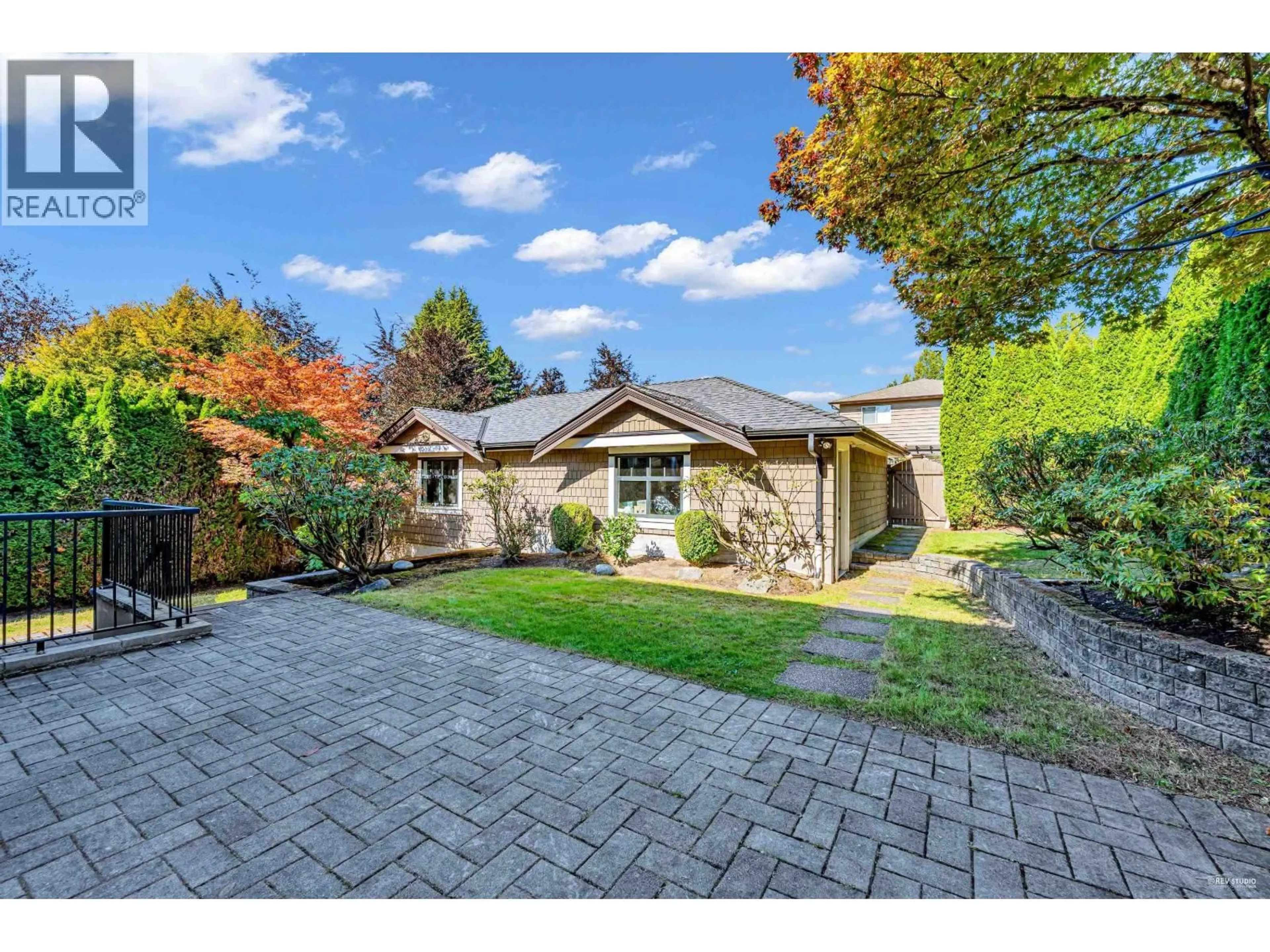 A pic from outside/outdoor area/front of a property/back of a property/a pic from drone, street for 2069 W 28TH AVENUE, Vancouver British Columbia V6J2Y8