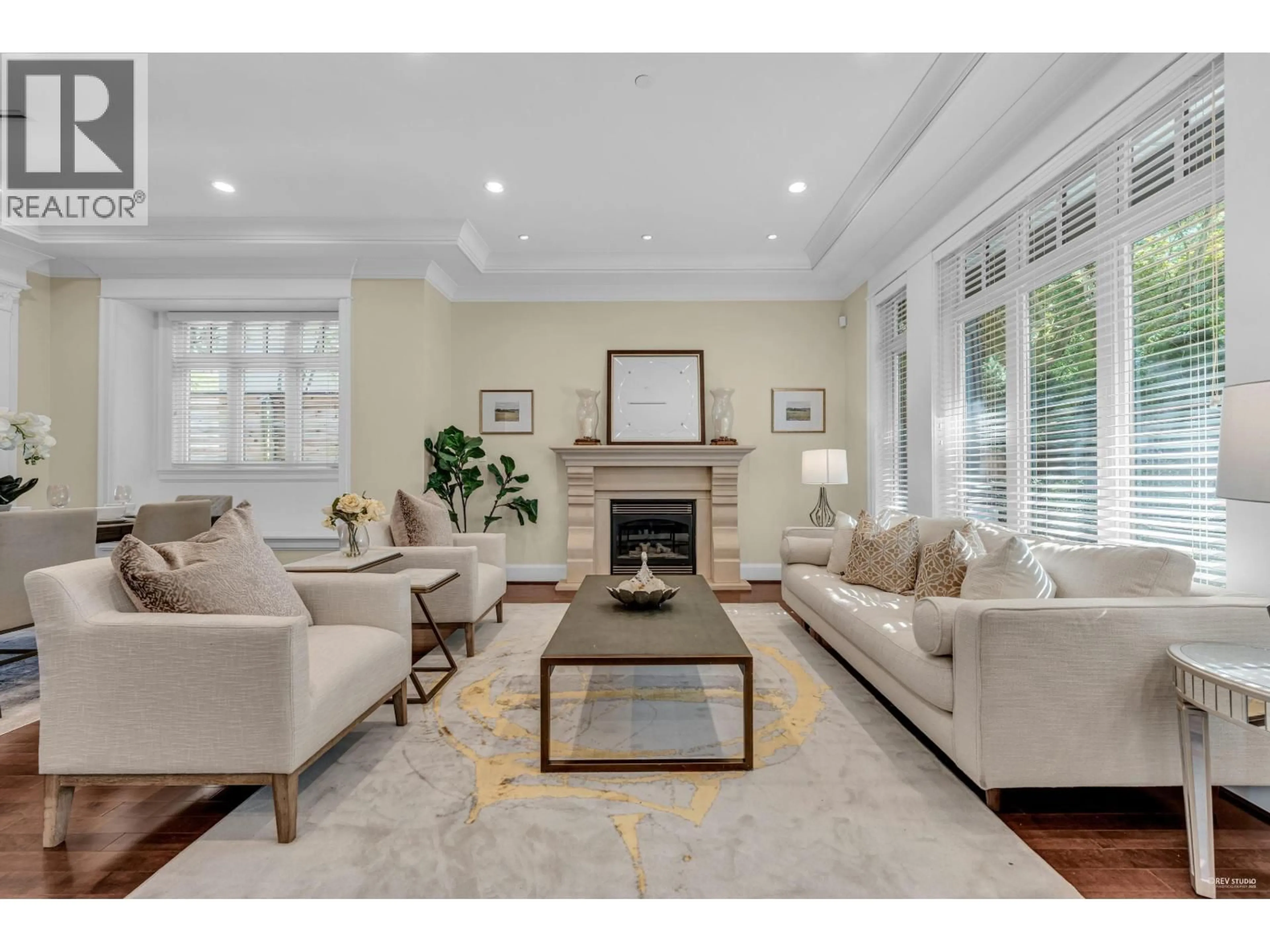 Living room with furniture, unknown for 2069 W 28TH AVENUE, Vancouver British Columbia V6J2Y8