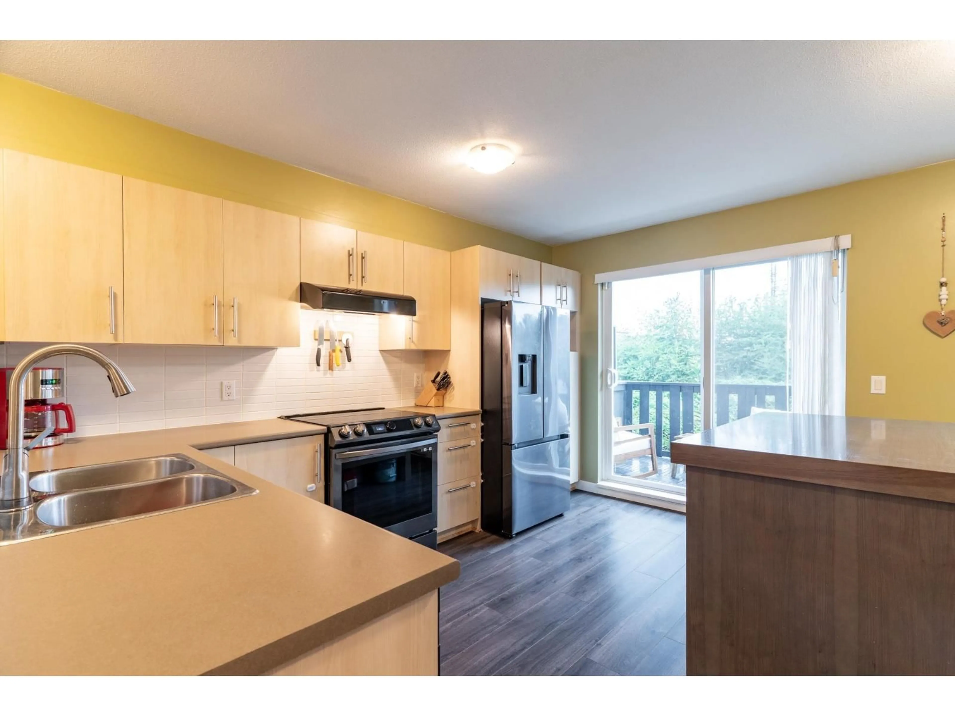 Open concept kitchen, wood/laminate floor for 154 - 20875 80, Langley British Columbia V2Y0B2