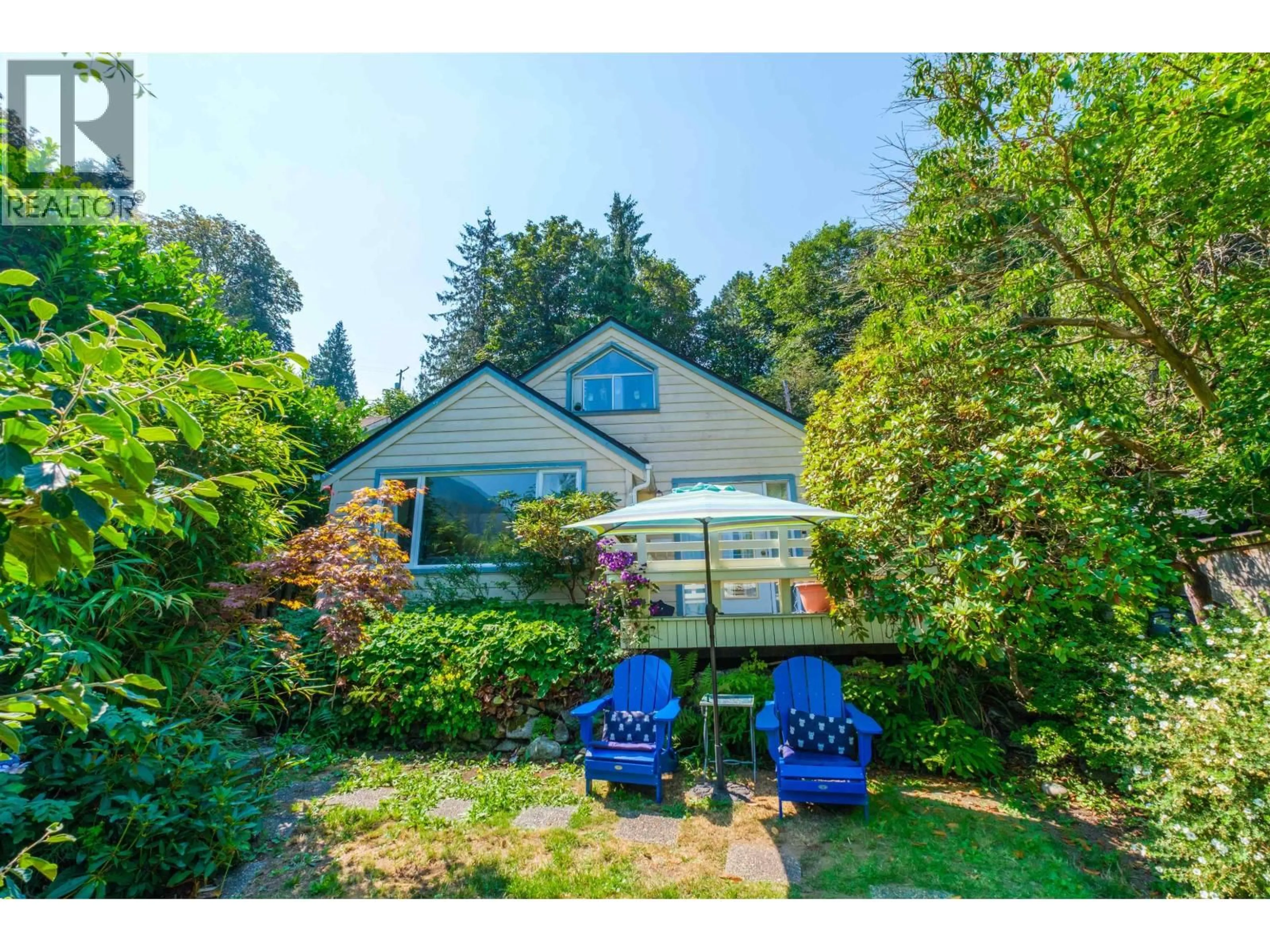 A pic from outside/outdoor area/front of a property/back of a property/a pic from drone, unknown for 6467 RALEIGH STREET, West Vancouver British Columbia V7W2C9