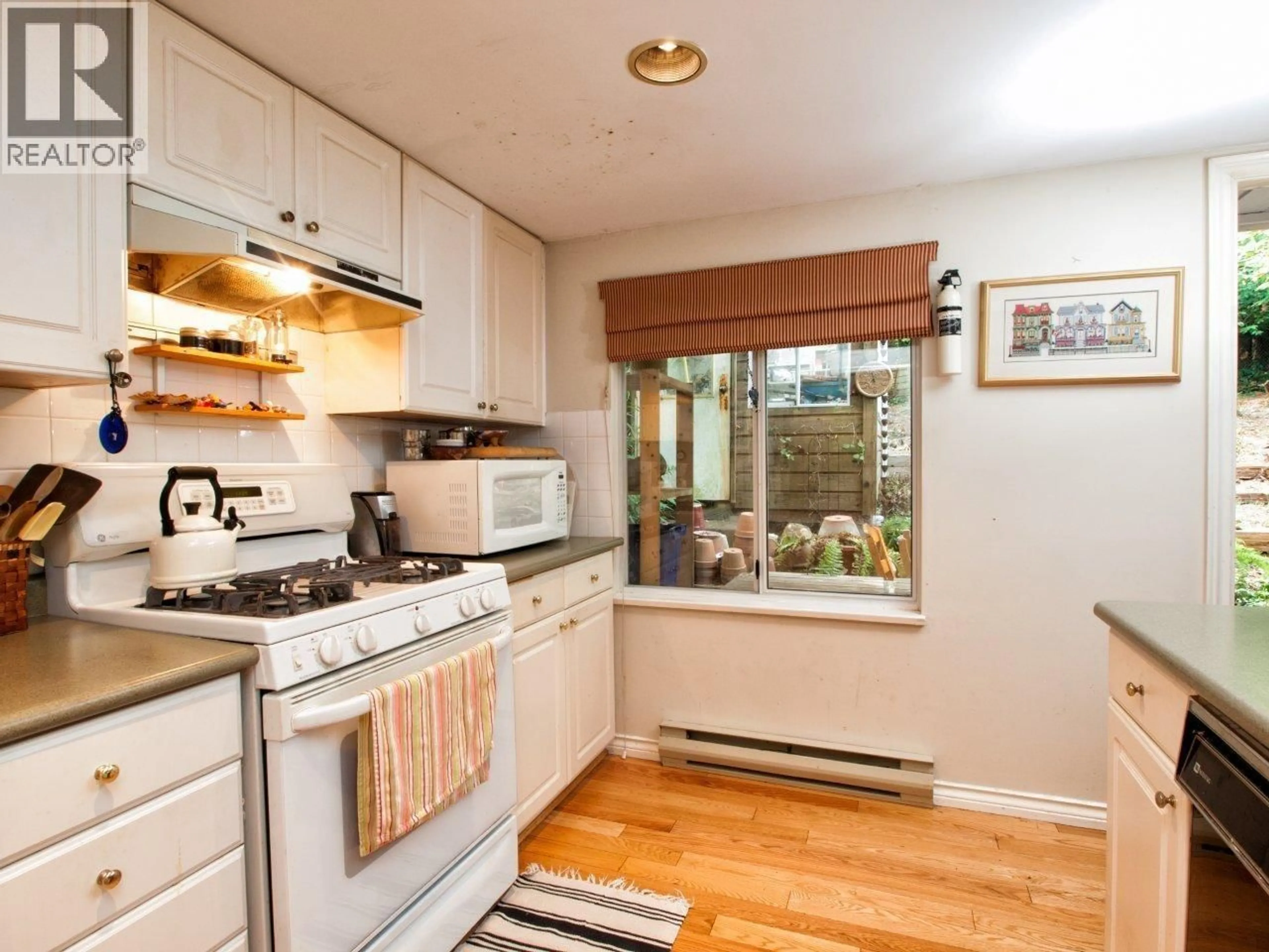 Standard kitchen, unknown for 6467 RALEIGH STREET, West Vancouver British Columbia V7W2C9