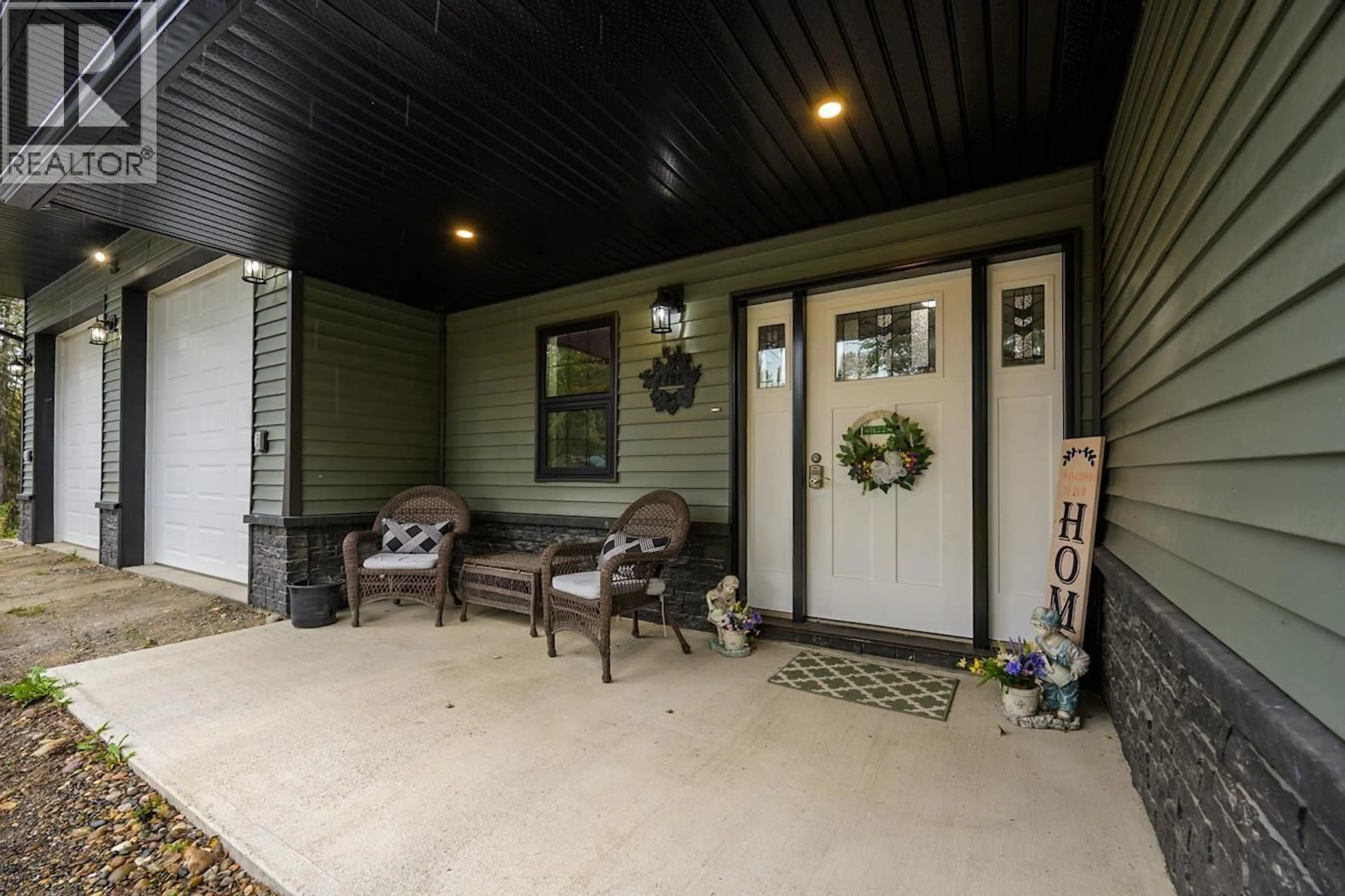 Indoor entryway for 4438 HANET ROAD, Prince George British Columbia V2K5S1
