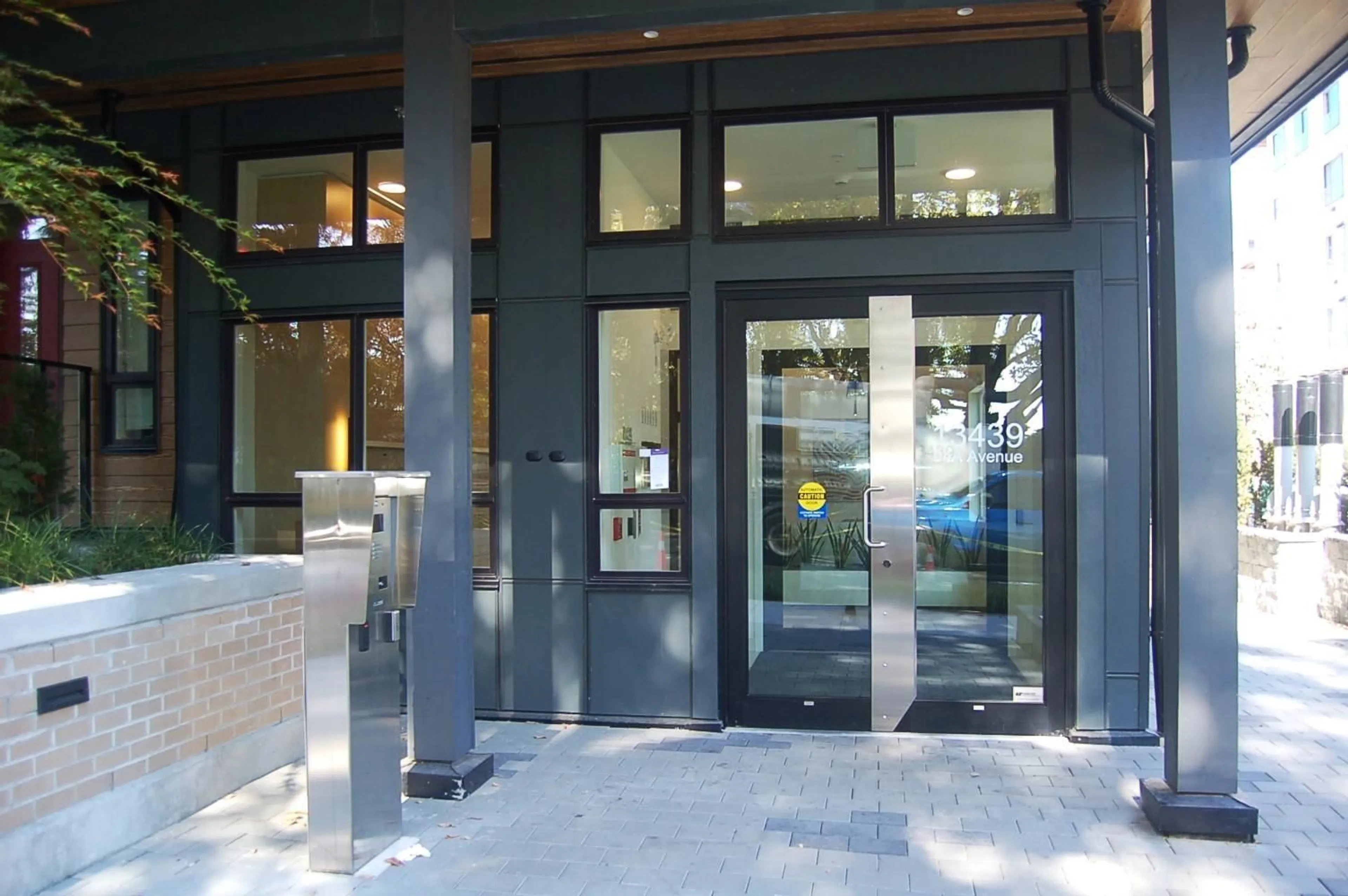Indoor foyer for 611 - 13439 94A, Surrey British Columbia V3V0G9