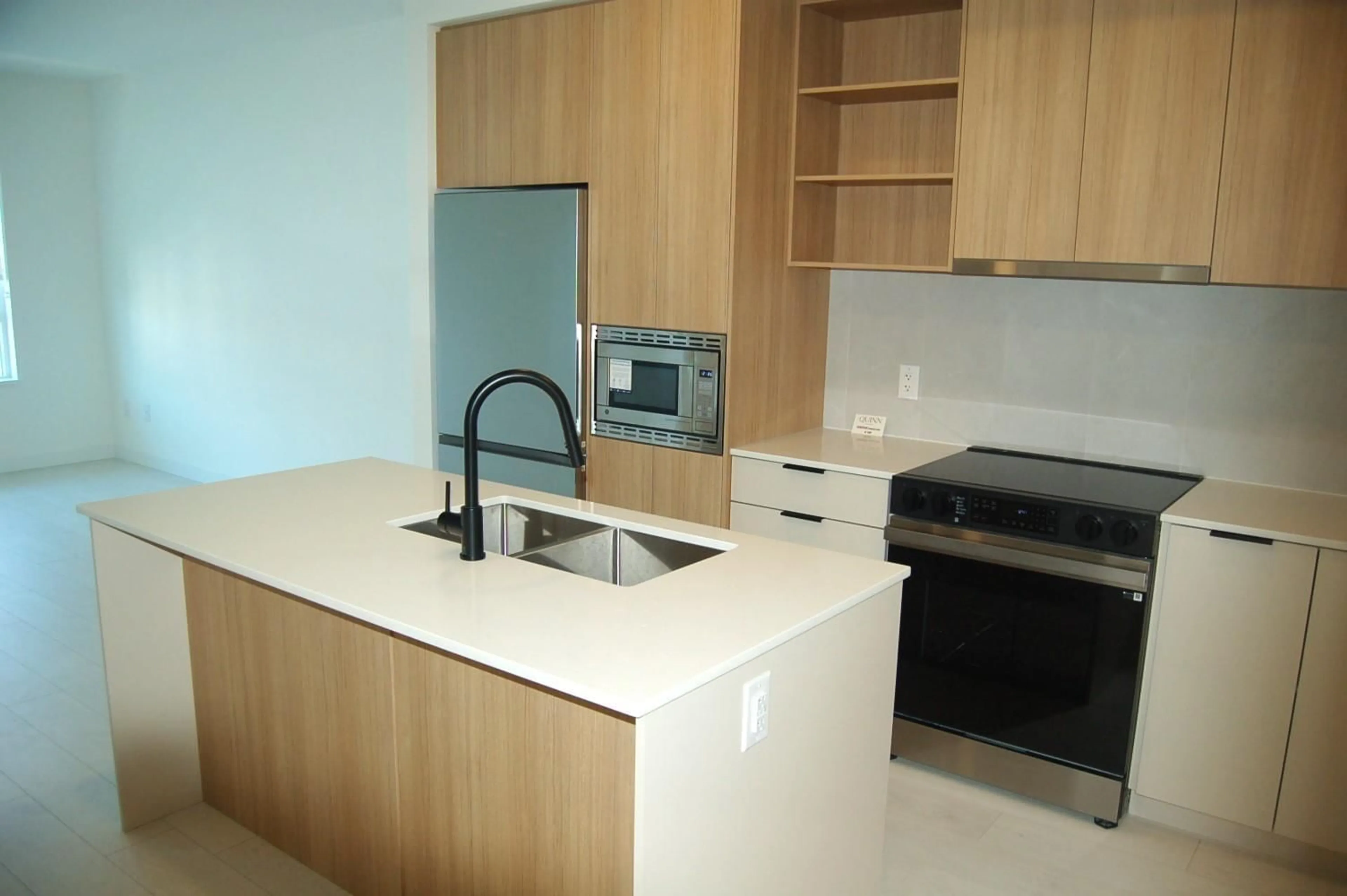 Standard kitchen, unknown for 611 - 13439 94A, Surrey British Columbia V3V0G9