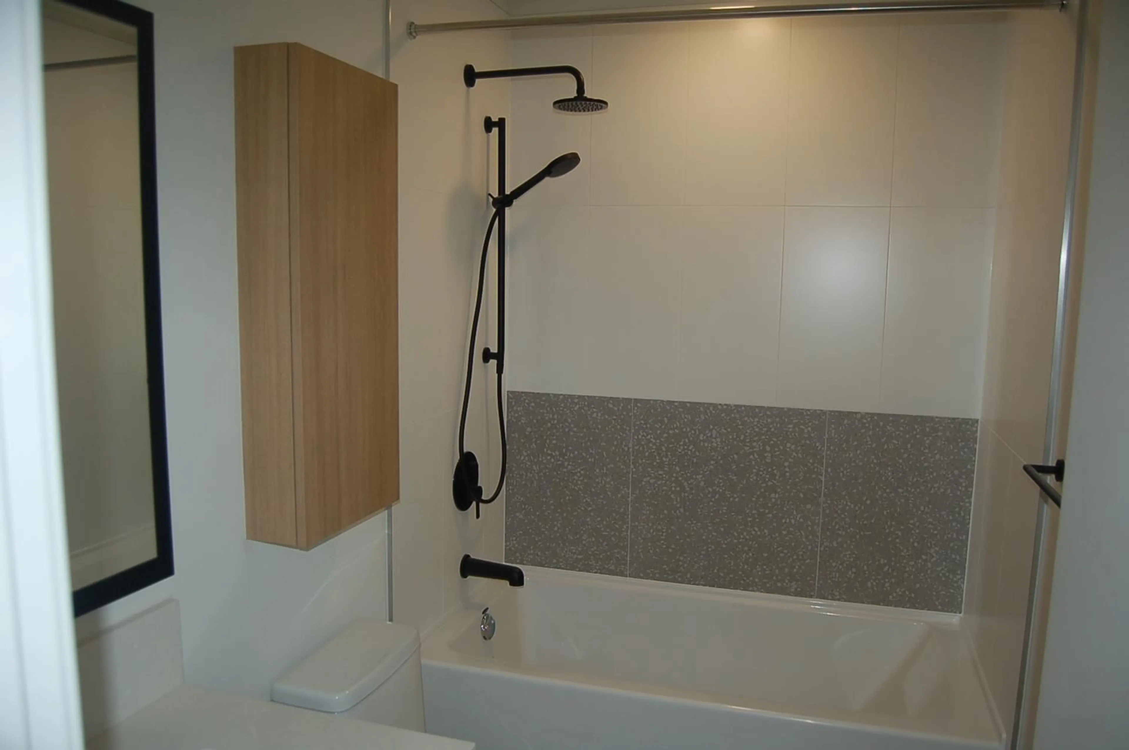 Standard bathroom, ceramic/tile floor for 611 - 13439 94A, Surrey British Columbia V3V0G9