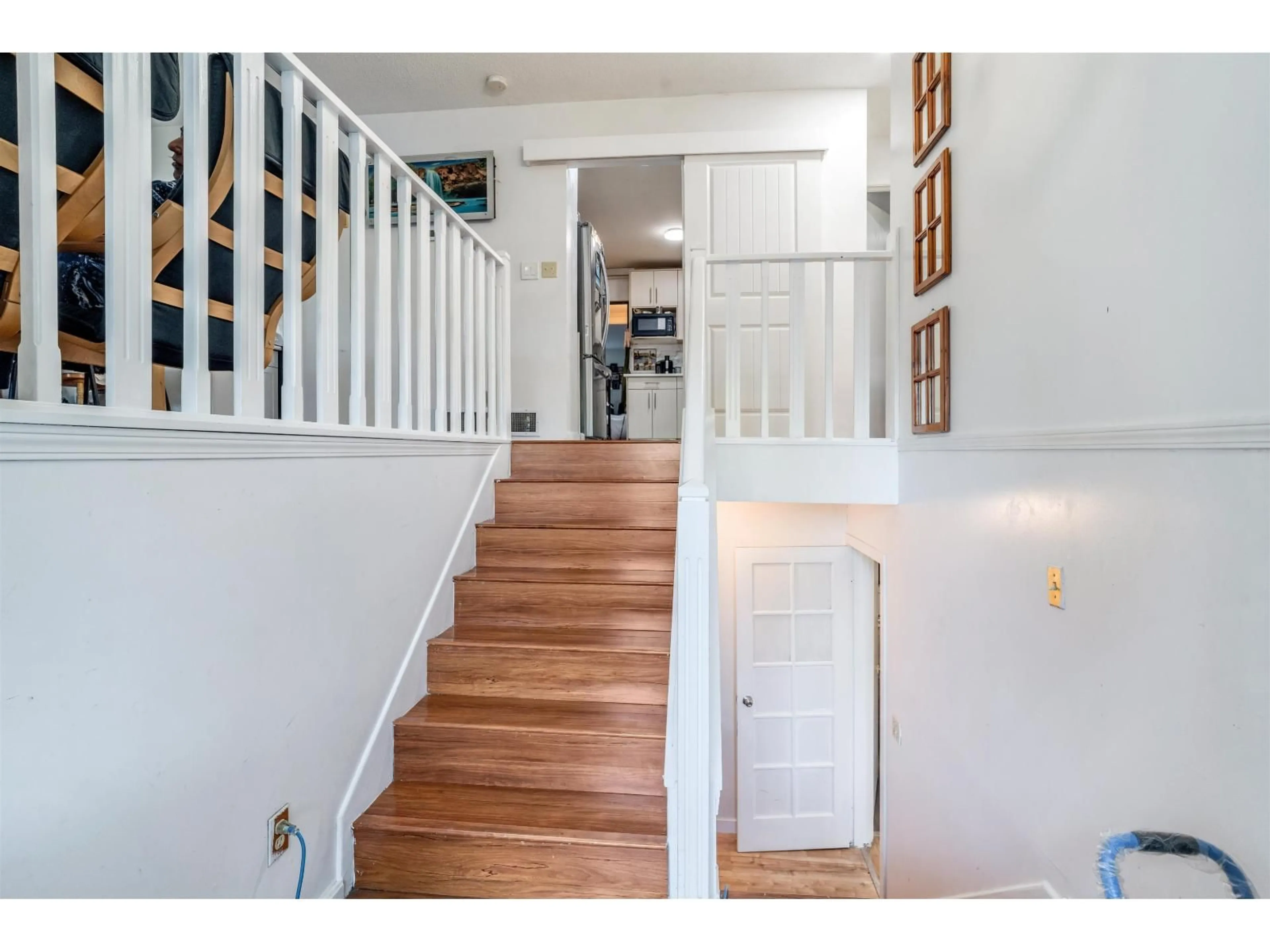 Indoor entryway for 7147 129A, Surrey British Columbia V3W6T4
