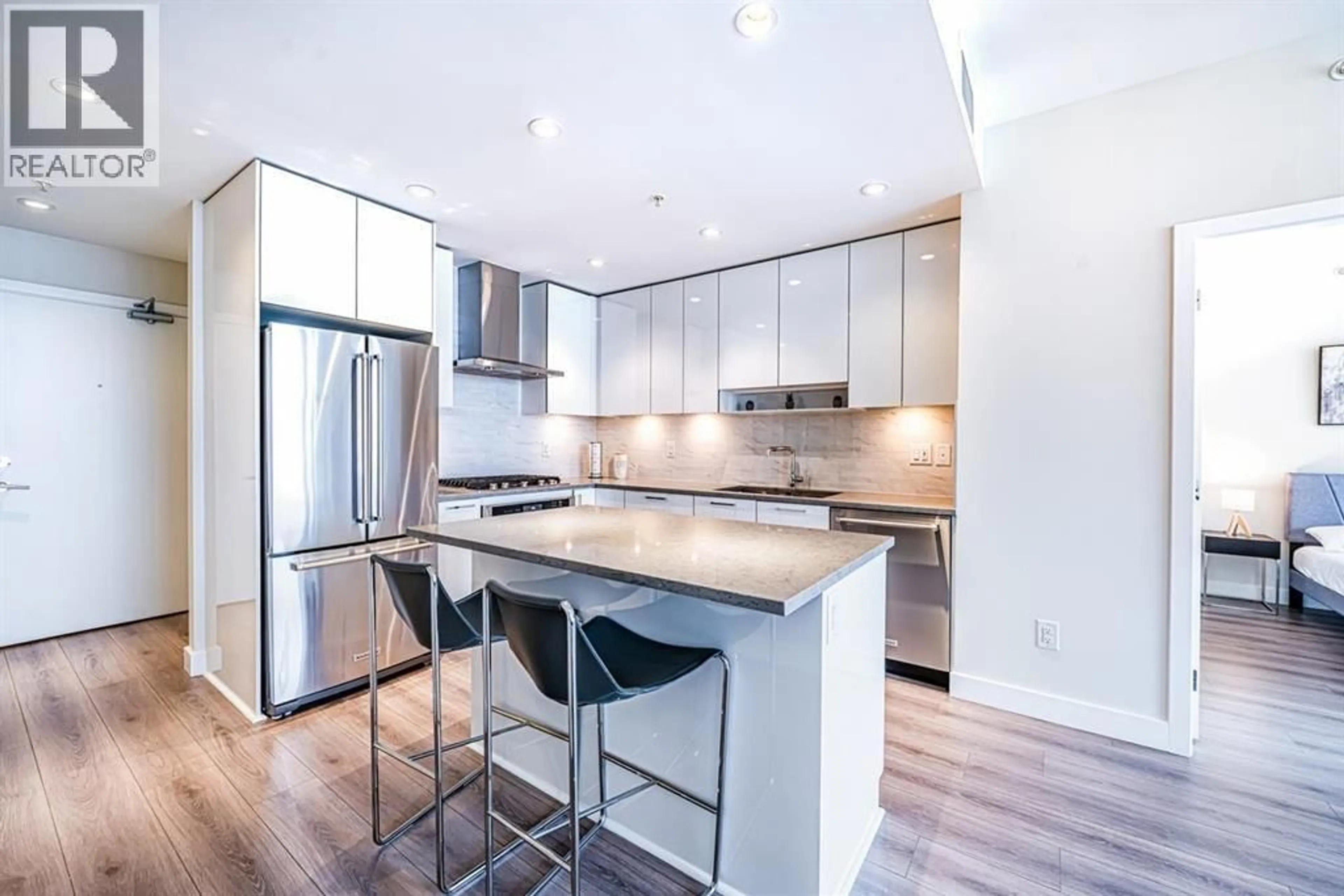 Contemporary kitchen, unknown for 2707 - 1788 GILMORE AVENUE, Burnaby British Columbia V5C0L5