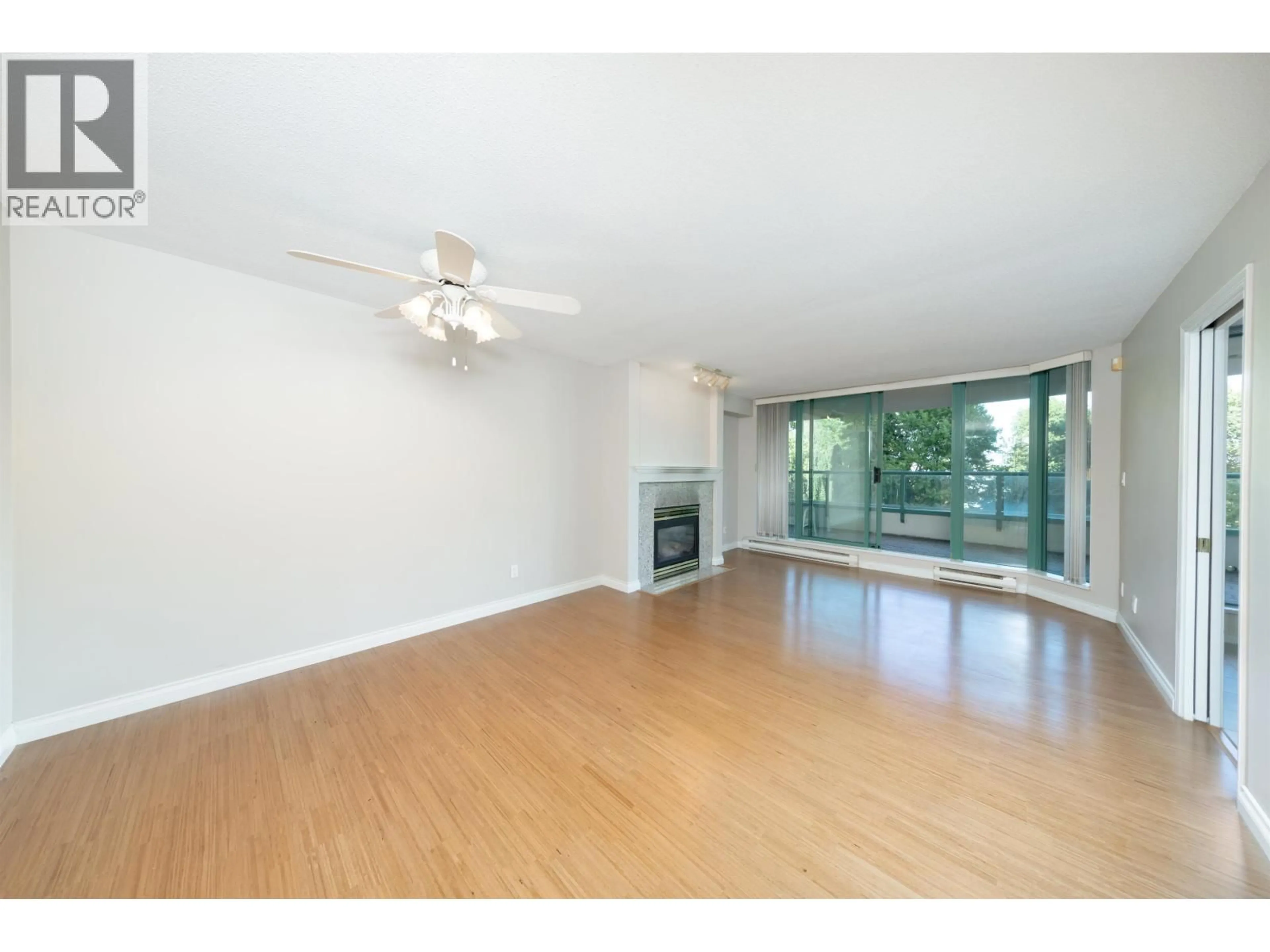 Unknown for 201 - 5899 WILSON AVENUE, Burnaby British Columbia V5H4R9