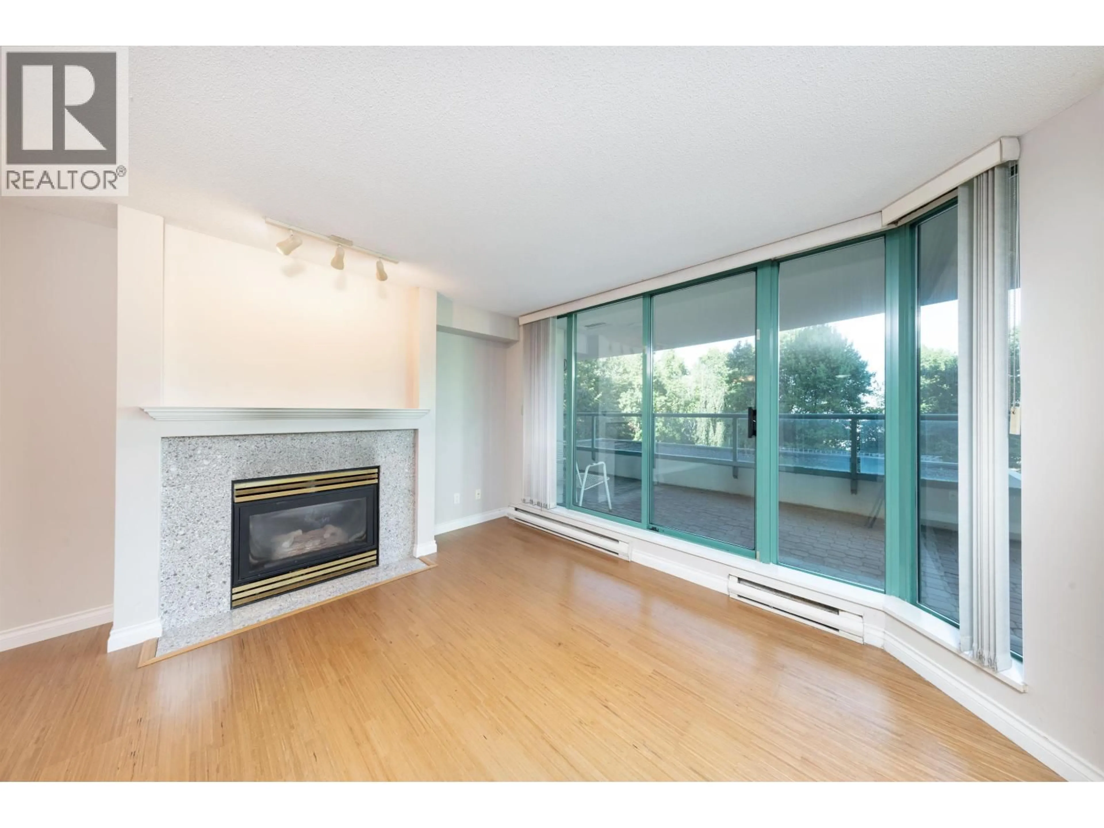 Unknown for 201 - 5899 WILSON AVENUE, Burnaby British Columbia V5H4R9