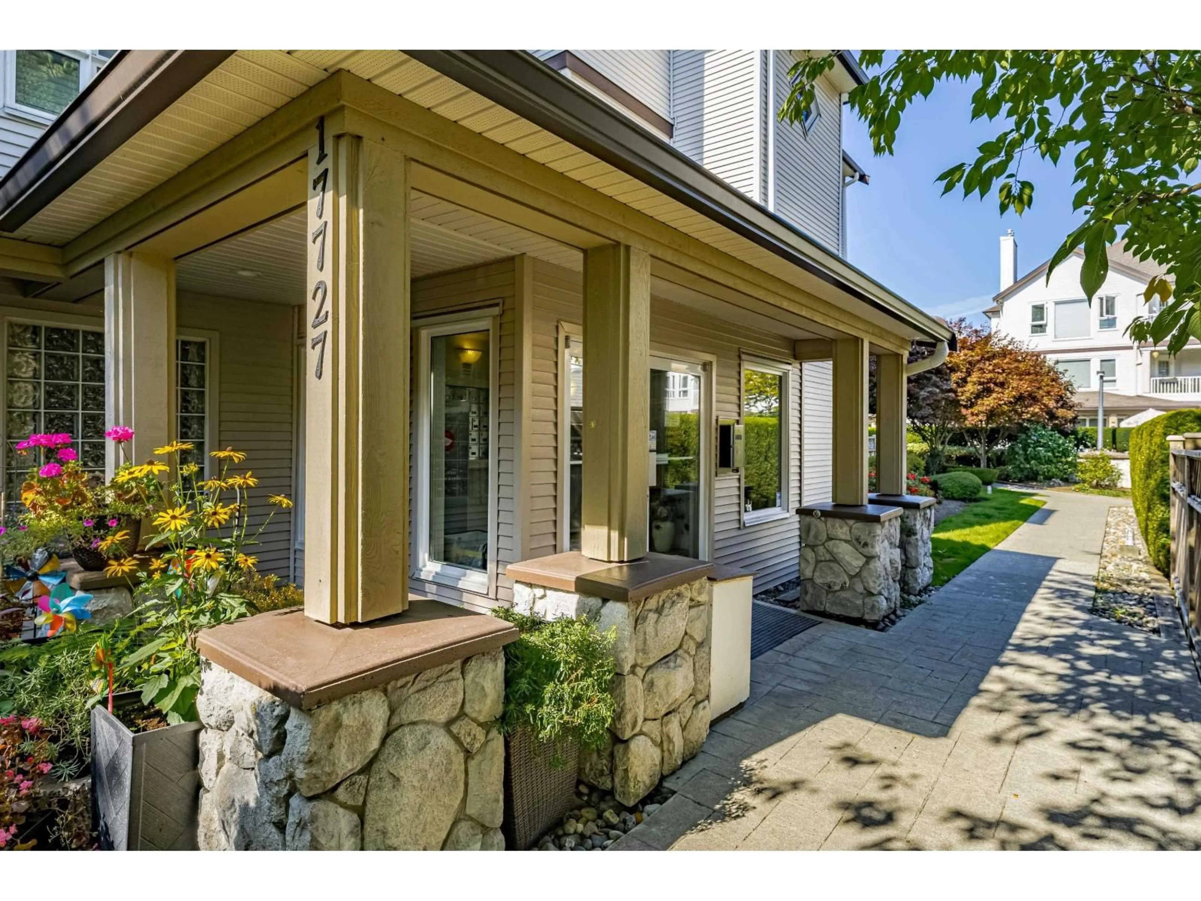 Indoor entryway for 101 - 17727 58, Surrey British Columbia V3S1L5
