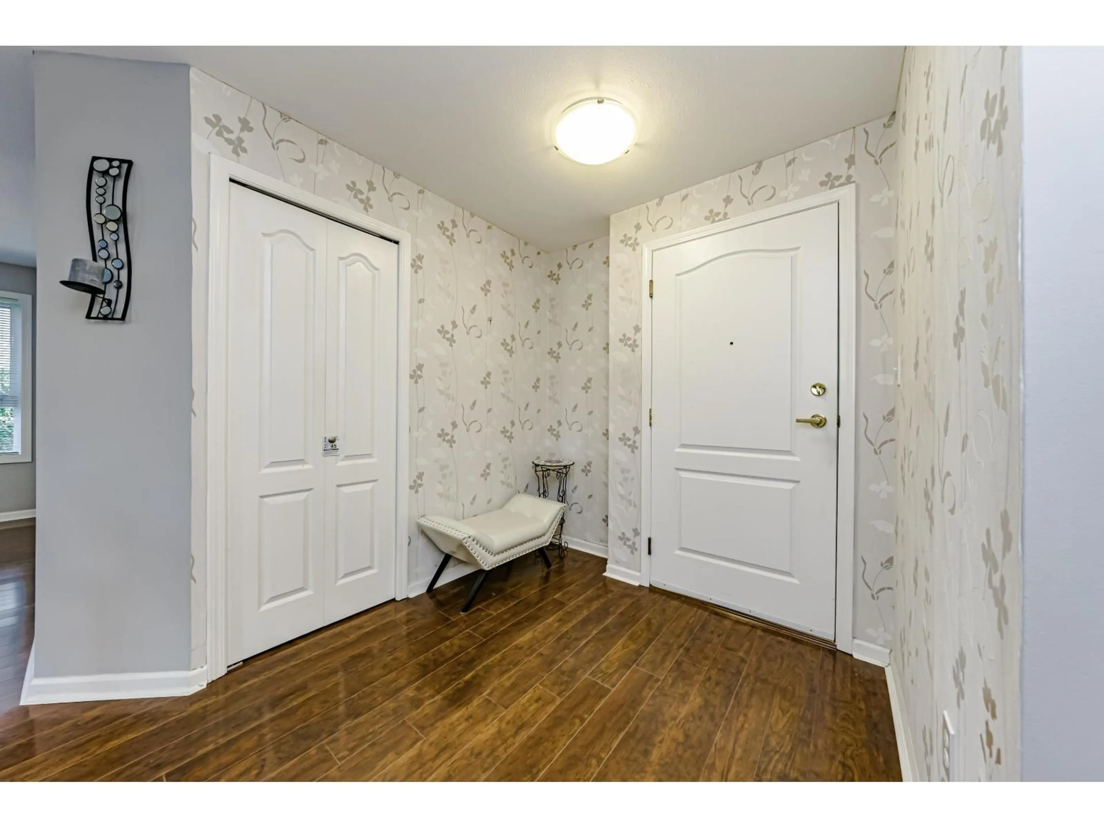 Indoor entryway for 101 - 17727 58, Surrey British Columbia V3S1L5