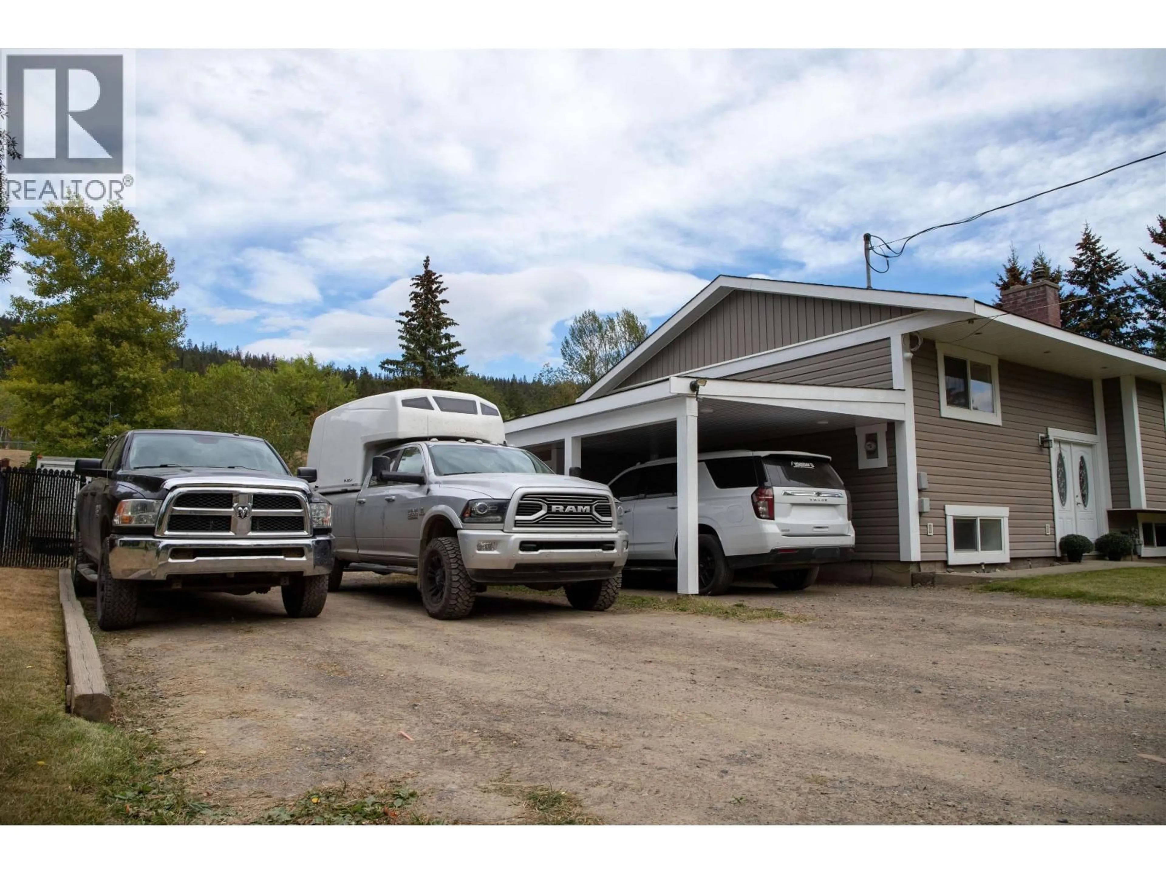 Indoor garage for 5665 HORSE LAKE ROAD, 100 Mile House British Columbia V0K2E1