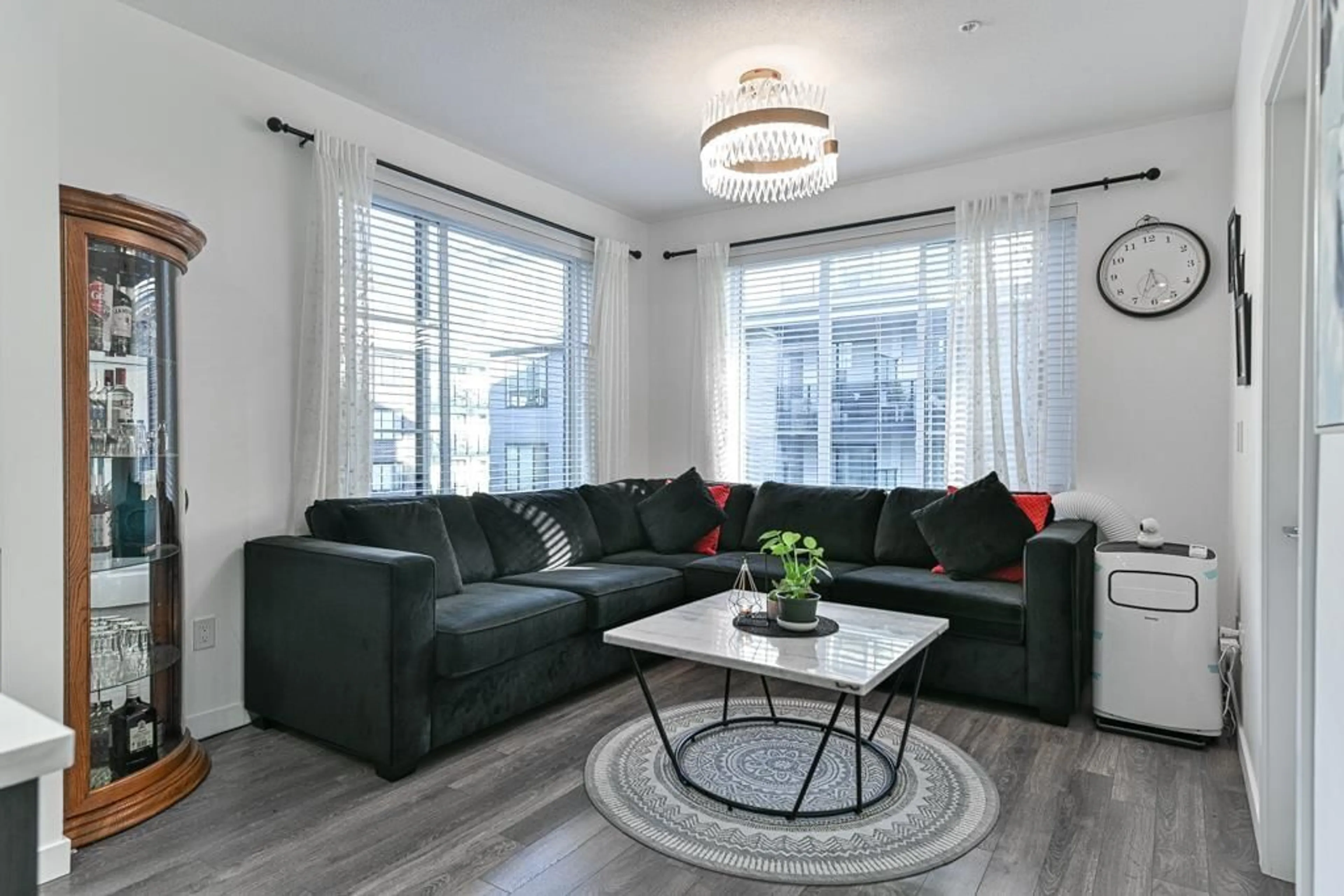 Living room with furniture, unknown for 406 - 15815 85, Surrey British Columbia V4N6X5