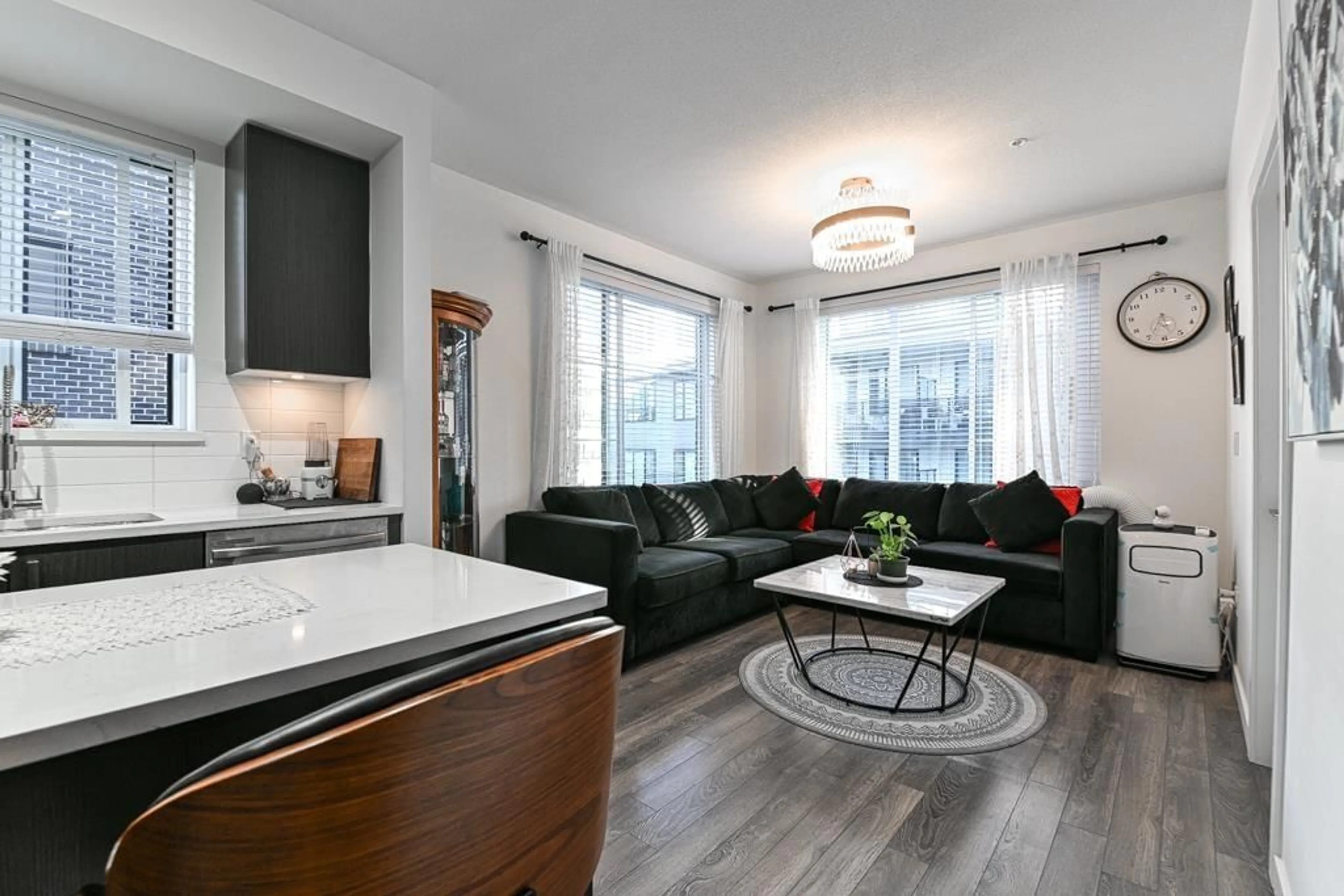 Living room with furniture, wood/laminate floor for 406 - 15815 85, Surrey British Columbia V4N6X5