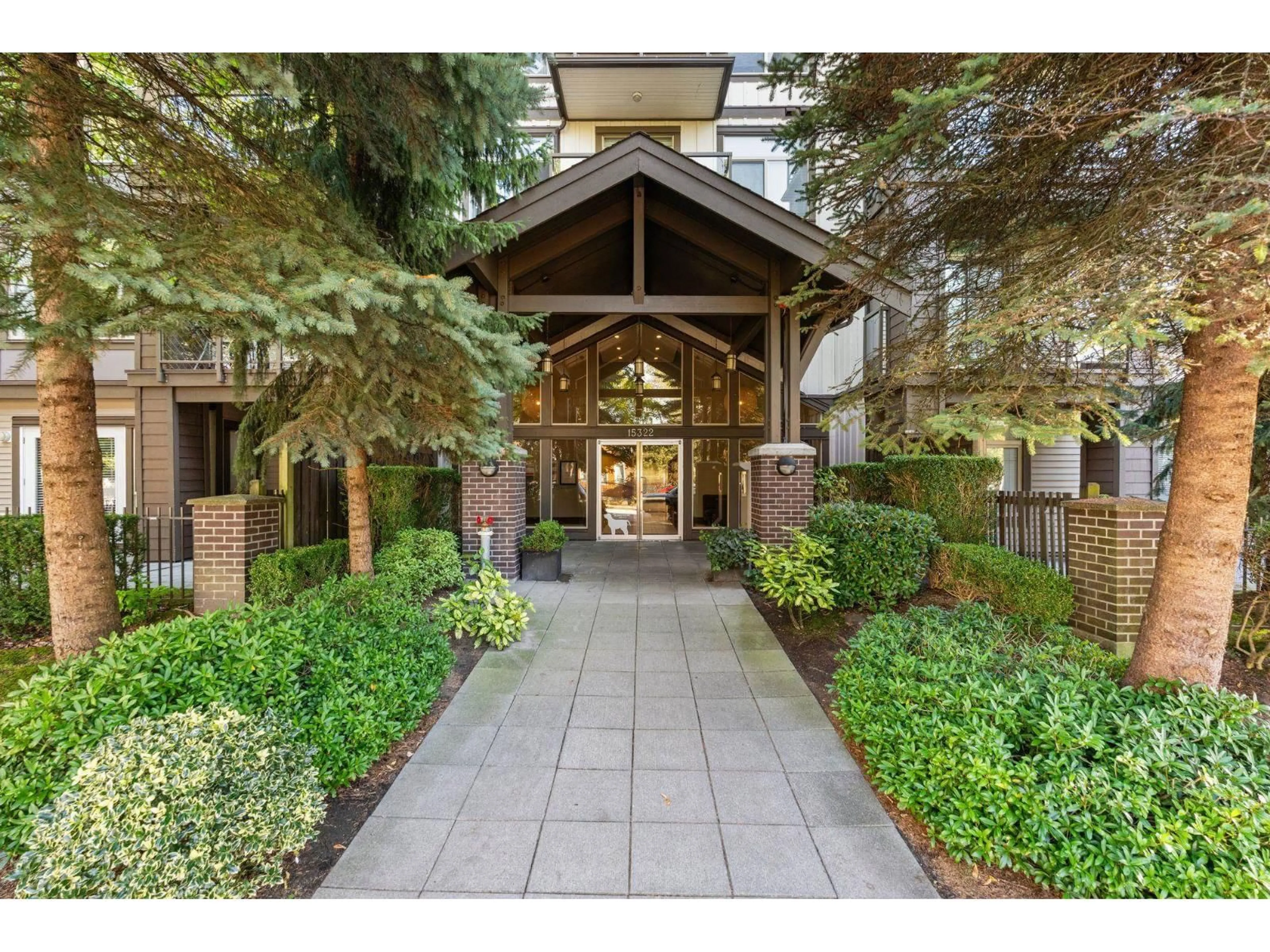 Indoor foyer for 218 - 15322 101, Surrey British Columbia V3R4G9