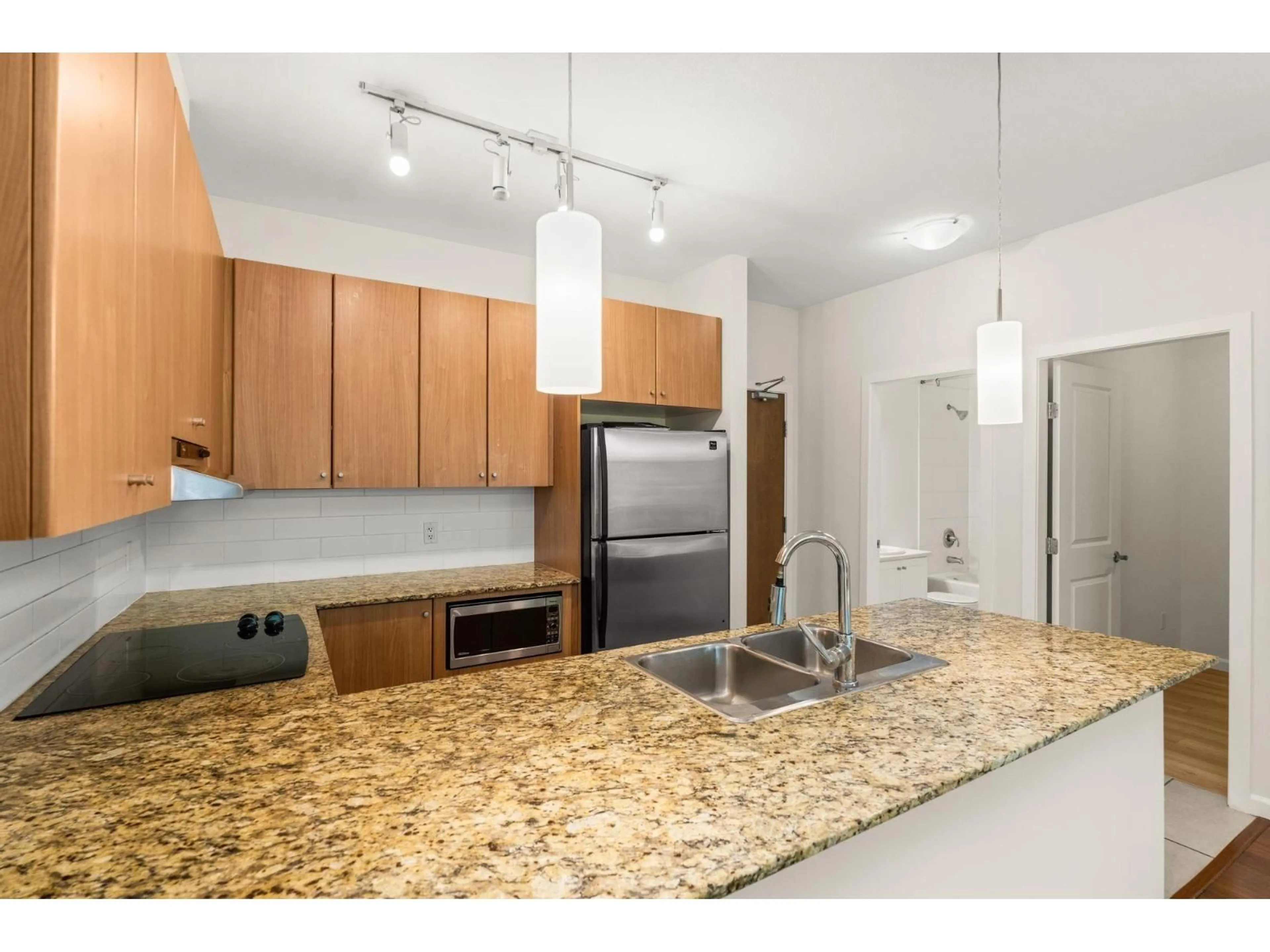 Standard kitchen, unknown for 218 - 15322 101, Surrey British Columbia V3R4G9