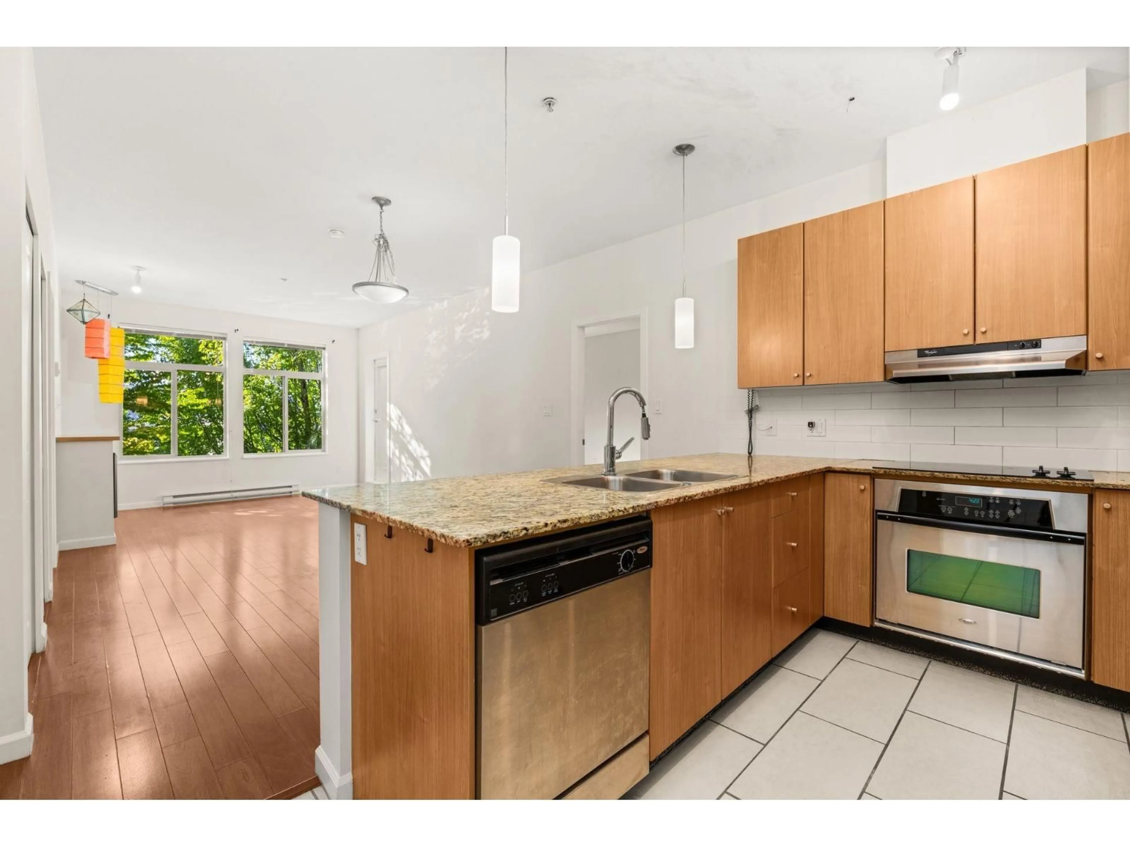Open concept kitchen, unknown for 218 - 15322 101, Surrey British Columbia V3R4G9