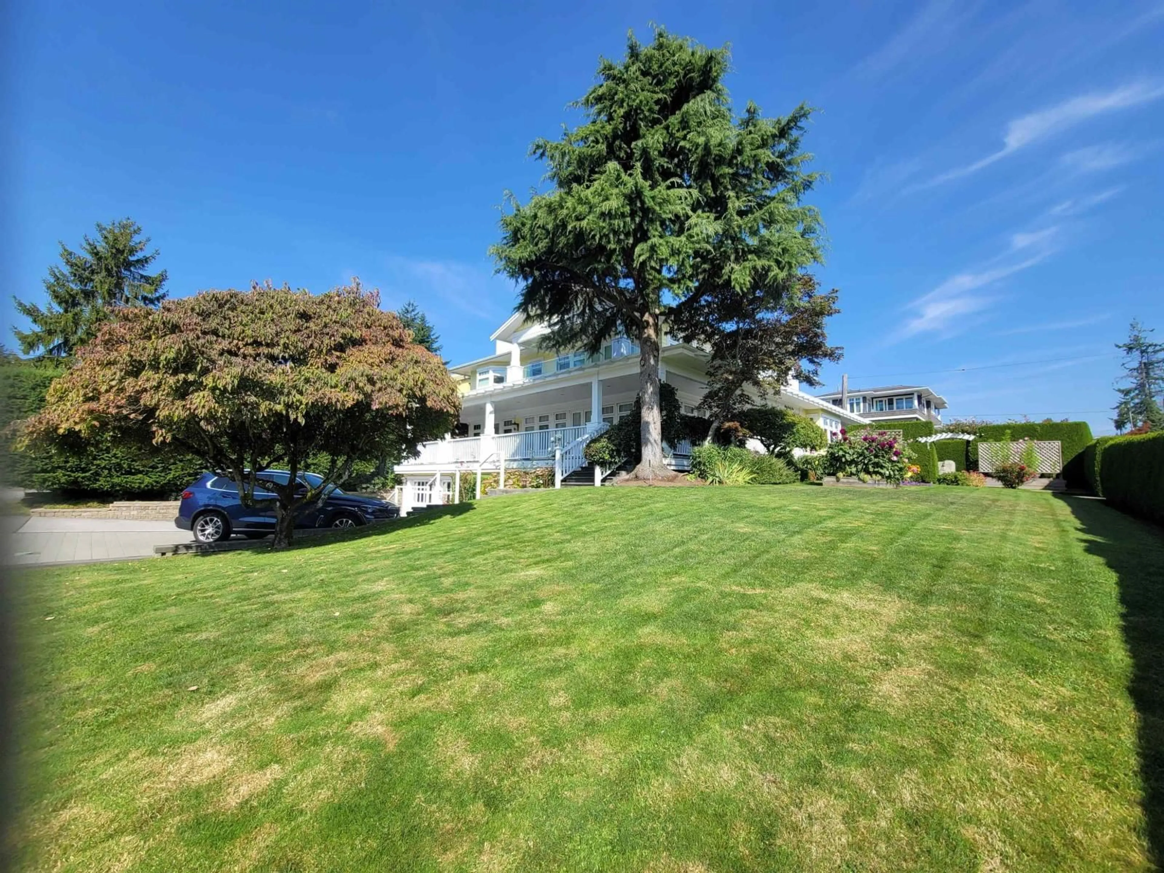 A pic from outside/outdoor area/front of a property/back of a property/a pic from drone, water/lake/river/ocean view for 1121 CYPRESS, White Rock British Columbia V4B4H5