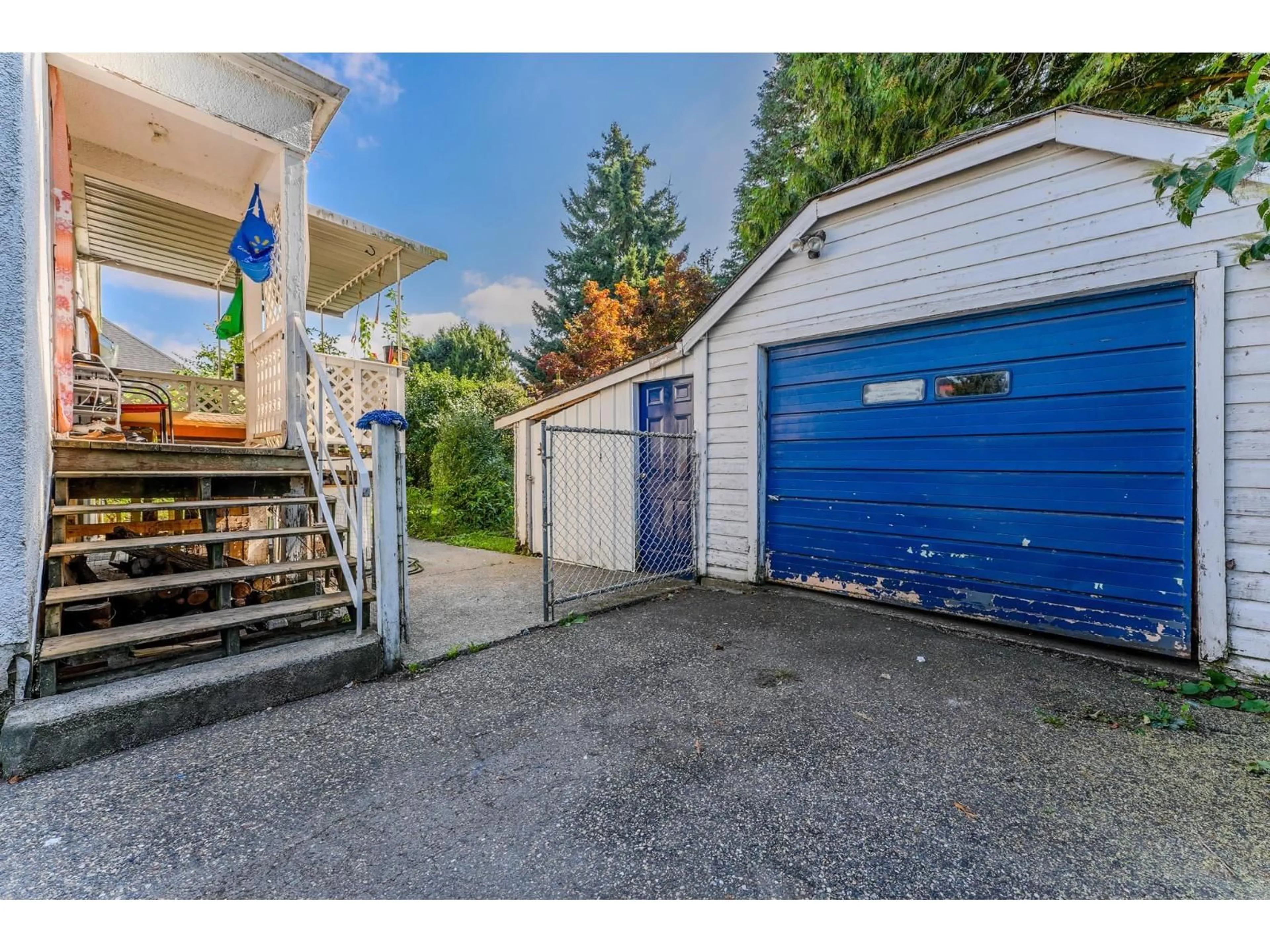 Indoor garage for 46220 MAPLE AVENUE, Chilliwack British Columbia V2P2J4