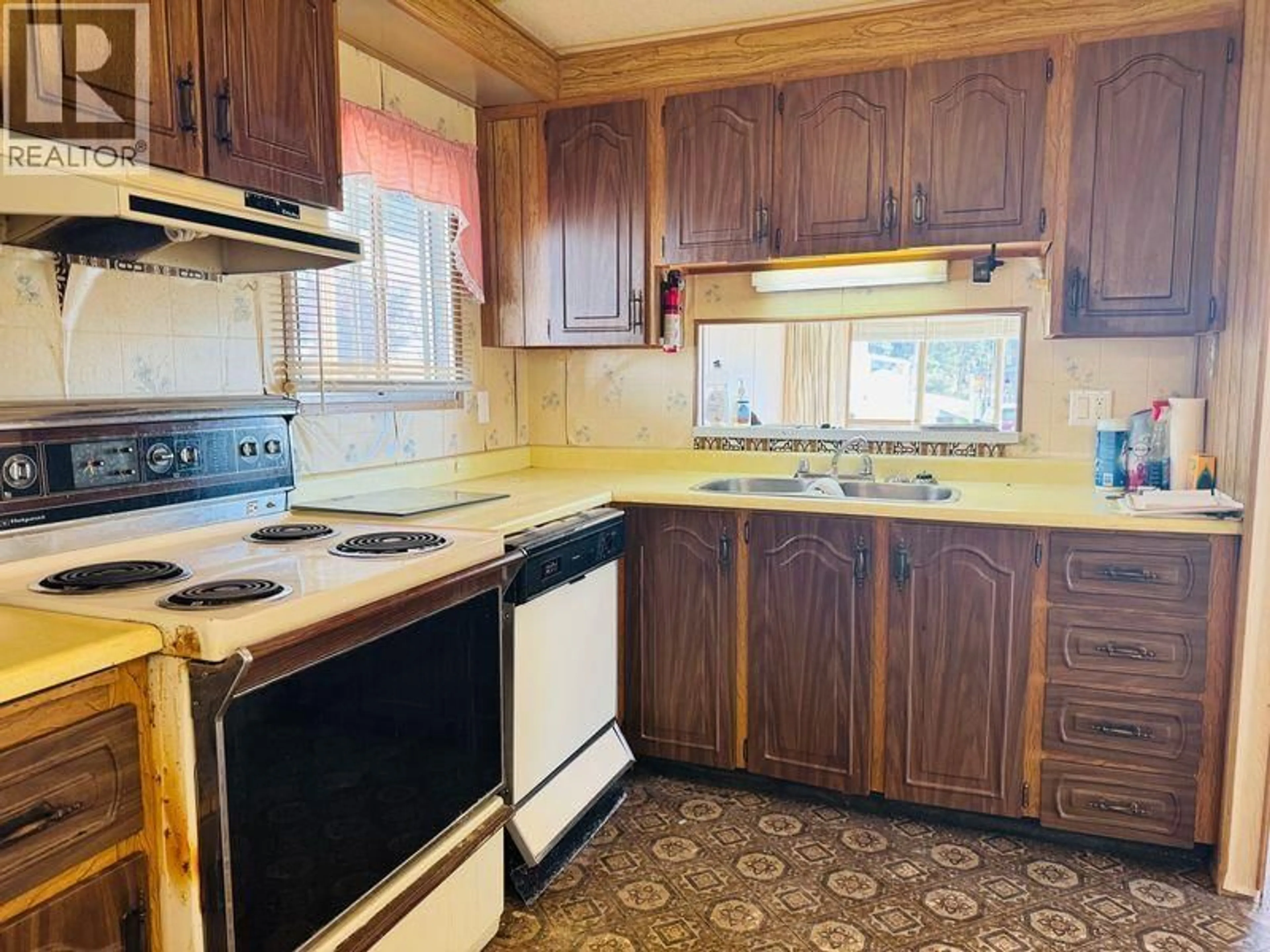 Standard kitchen, unknown for 7 - 770 ELEVENTH AVENUE, Williams Lake British Columbia V2G2M4