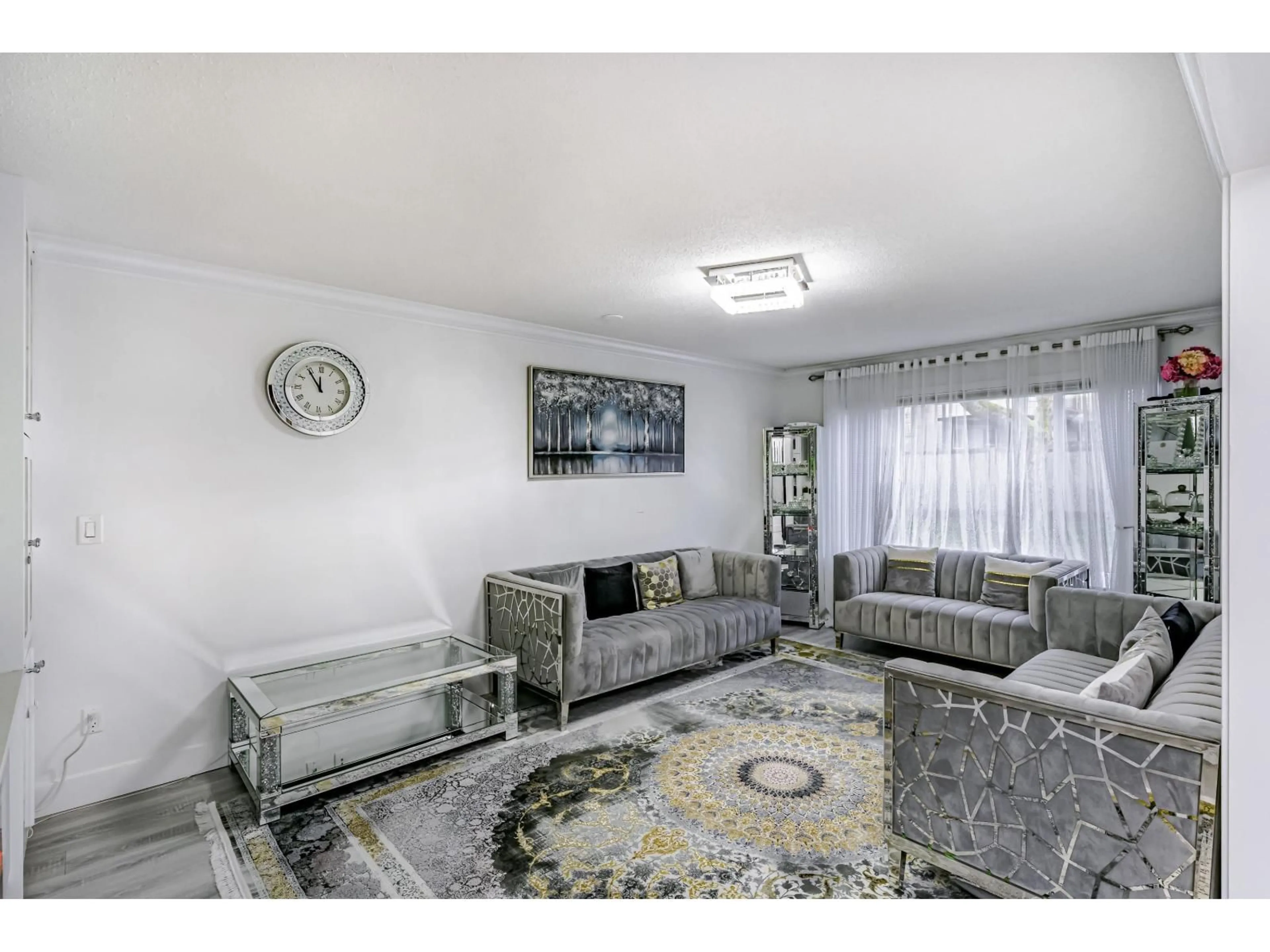 Living room with furniture, unknown for 13232 82, Surrey British Columbia V3W8Z4